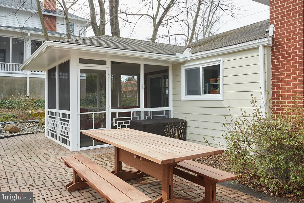 SILVER SPRING - Residential Lease