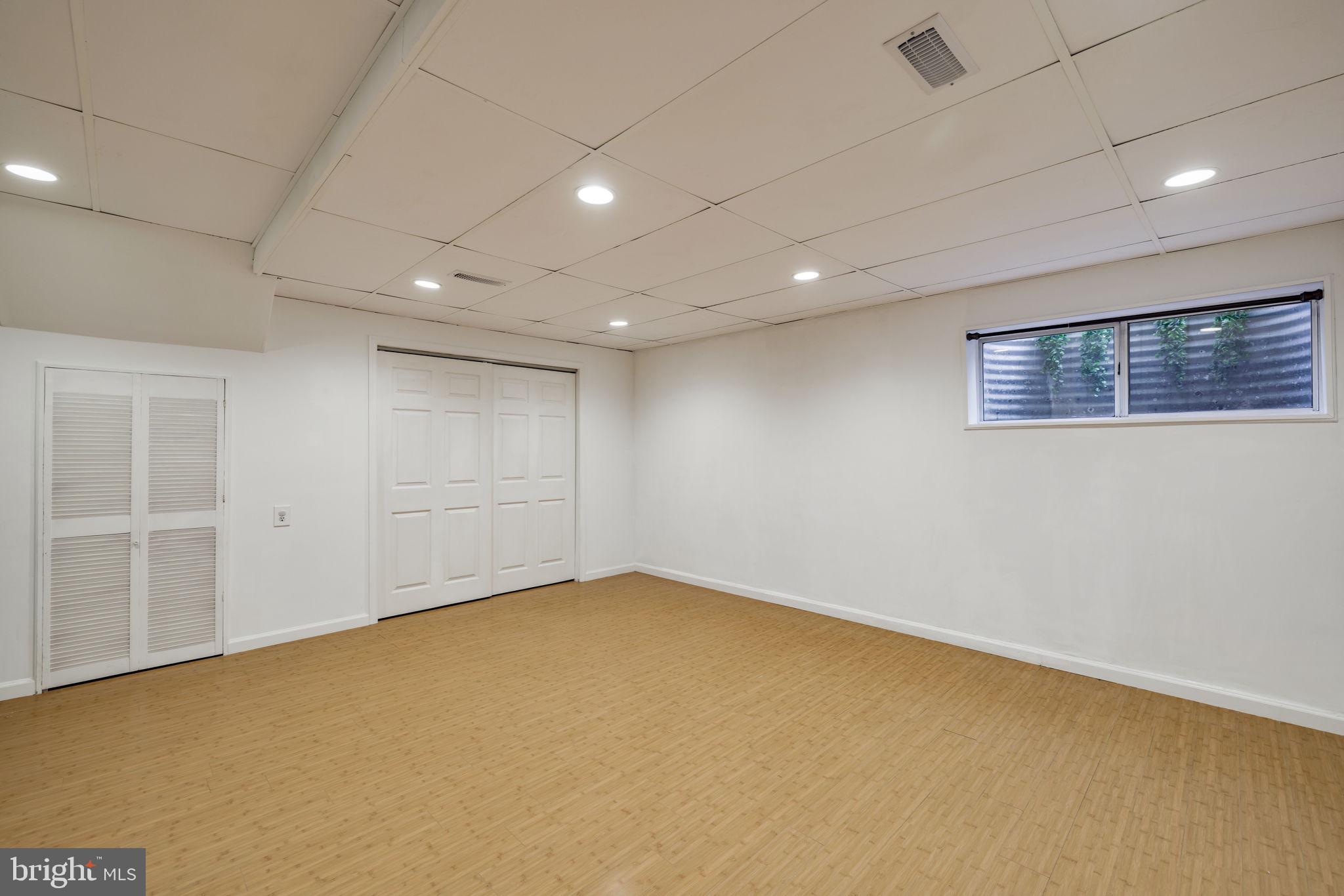 BETHELEN WOODS - Residential Lease