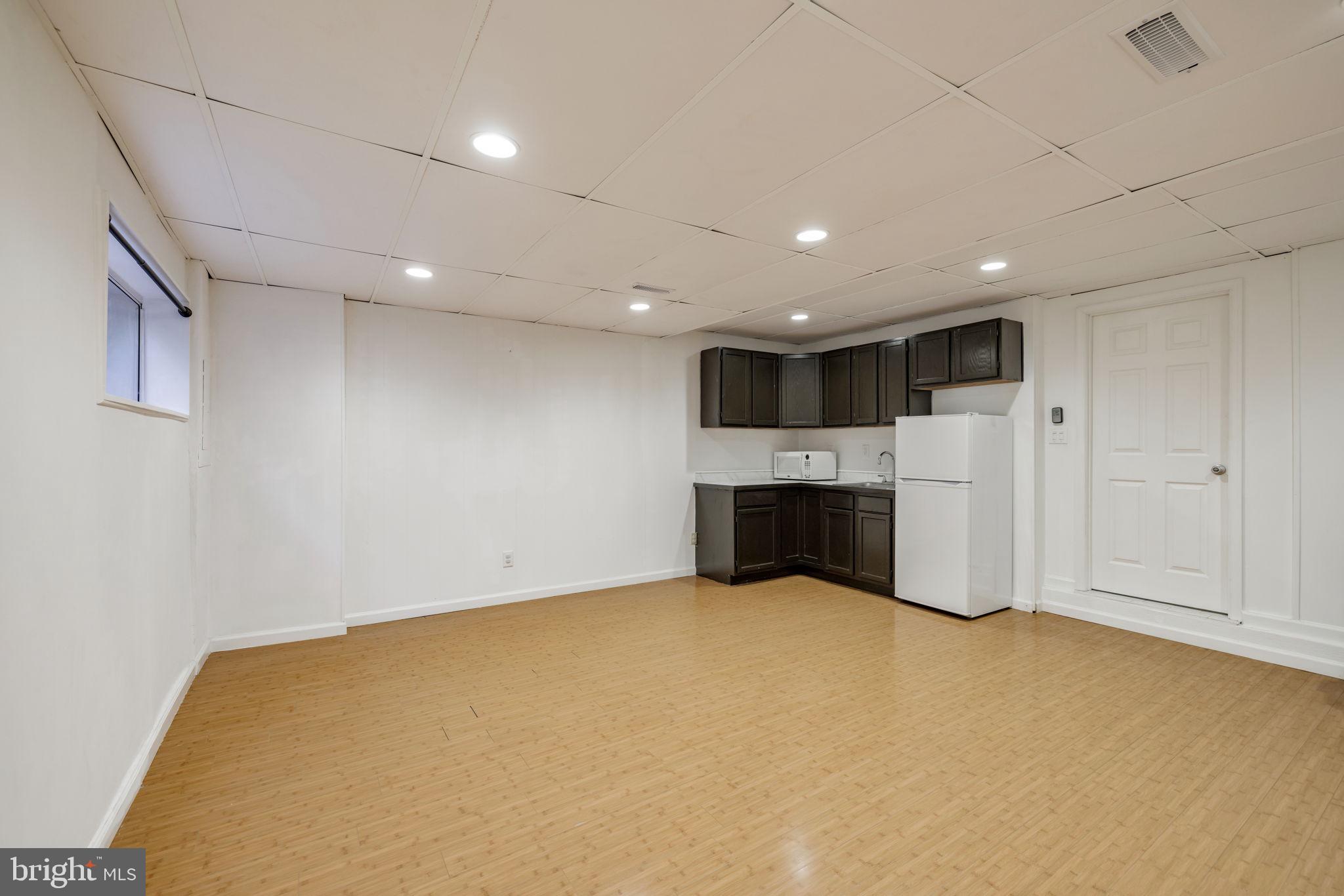 BETHELEN WOODS - Residential Lease