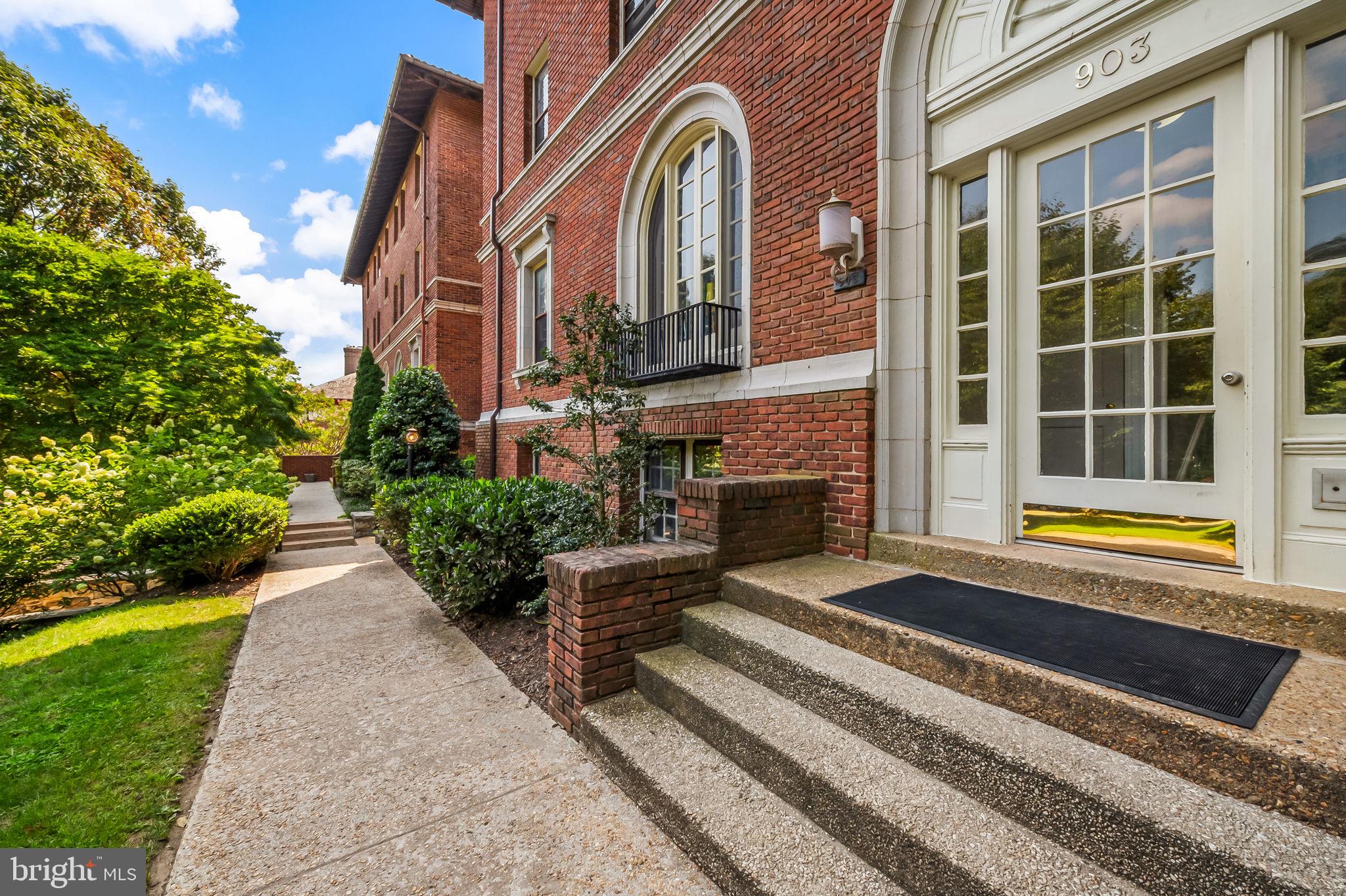 ROLAND PARK - Residential