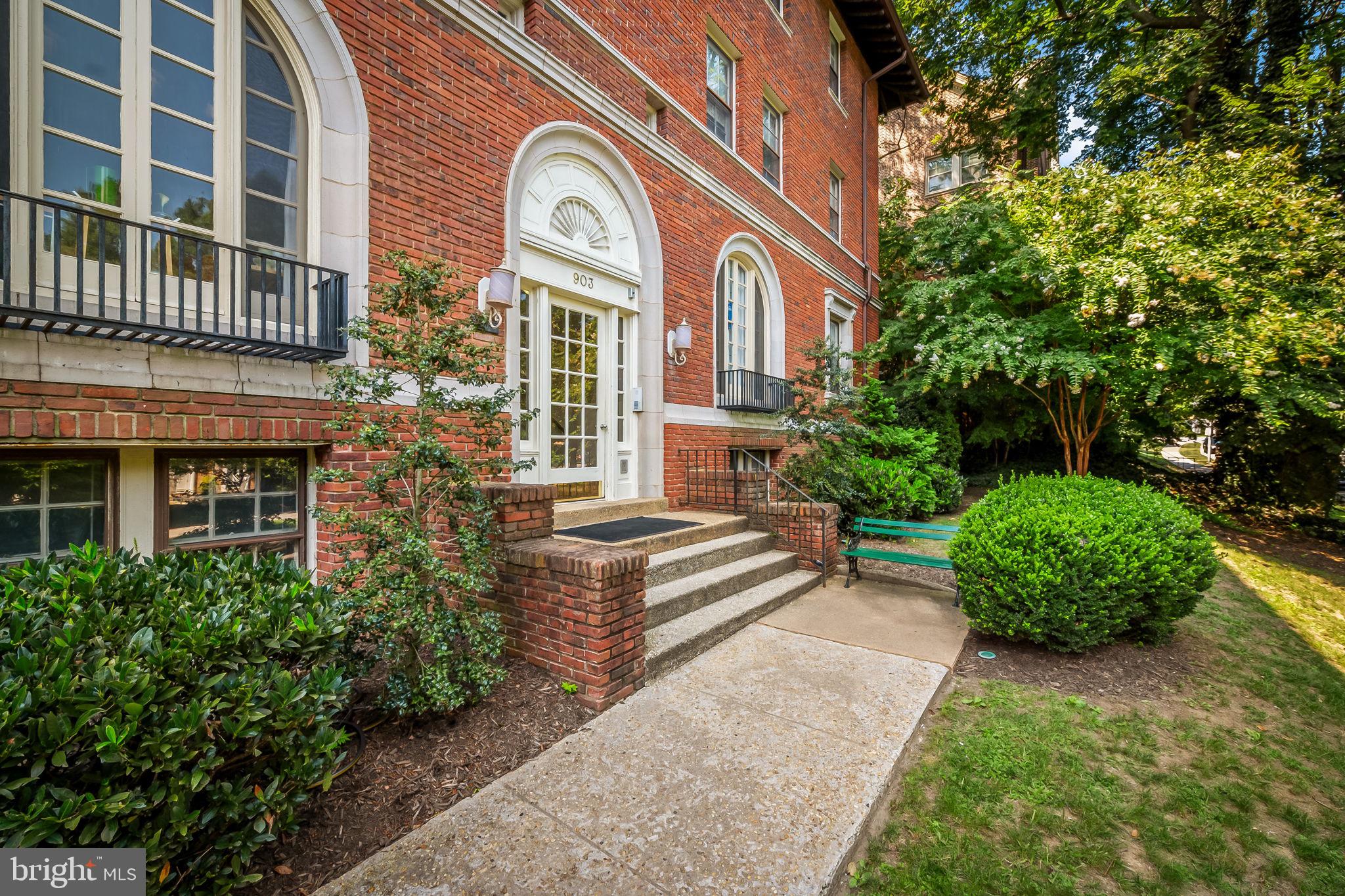 ROLAND PARK - Residential
