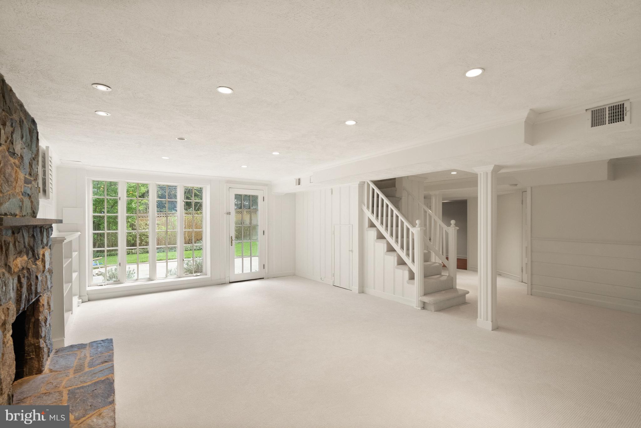 SPRING VALLEY - Residential