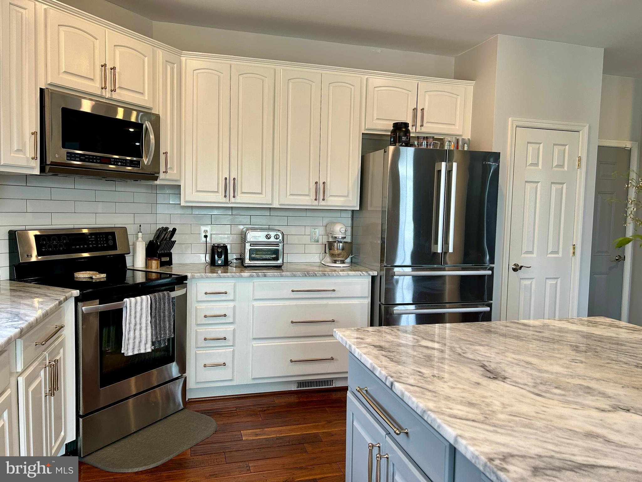 SUMMIT VIEW ESTATES - Residential