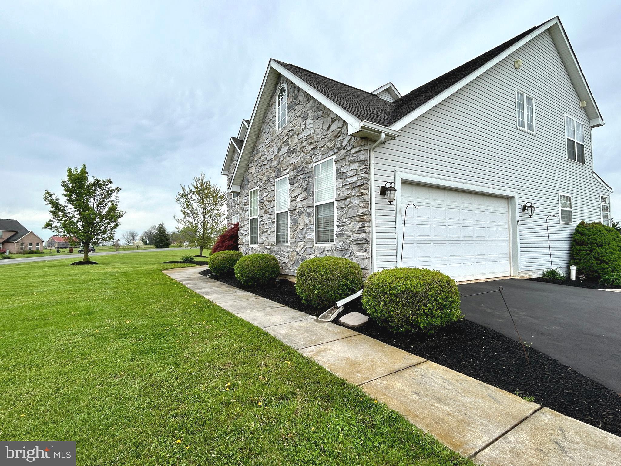 SUMMIT VIEW ESTATES - Residential