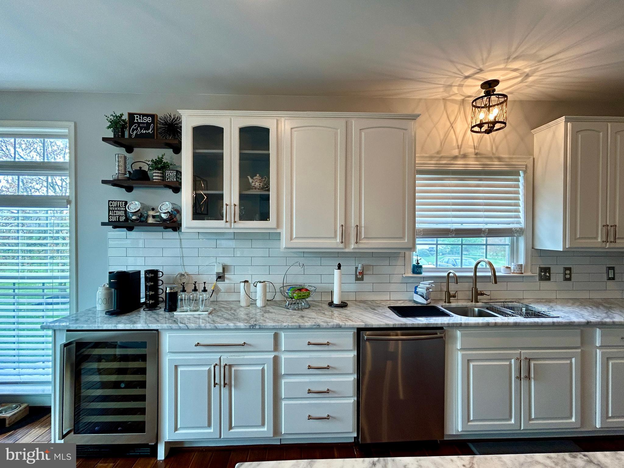 SUMMIT VIEW ESTATES - Residential