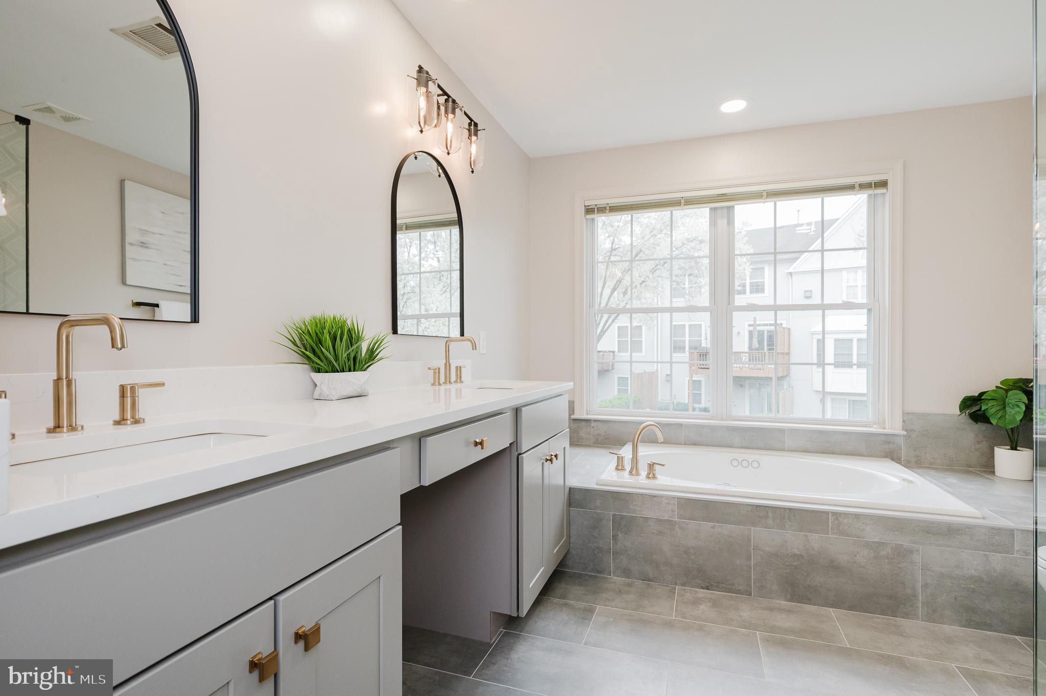 GREY ROCK VILLAS - Residential