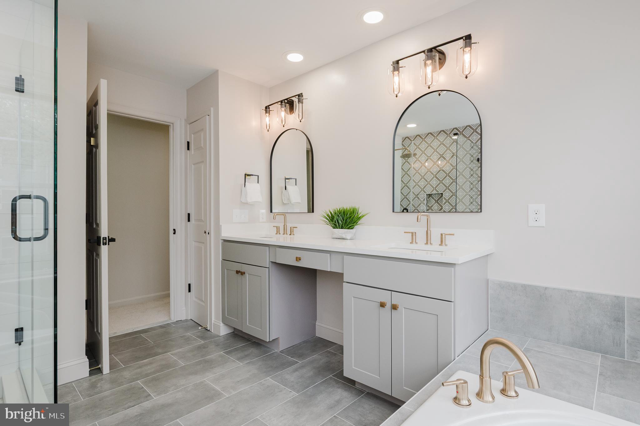 GREY ROCK VILLAS - Residential