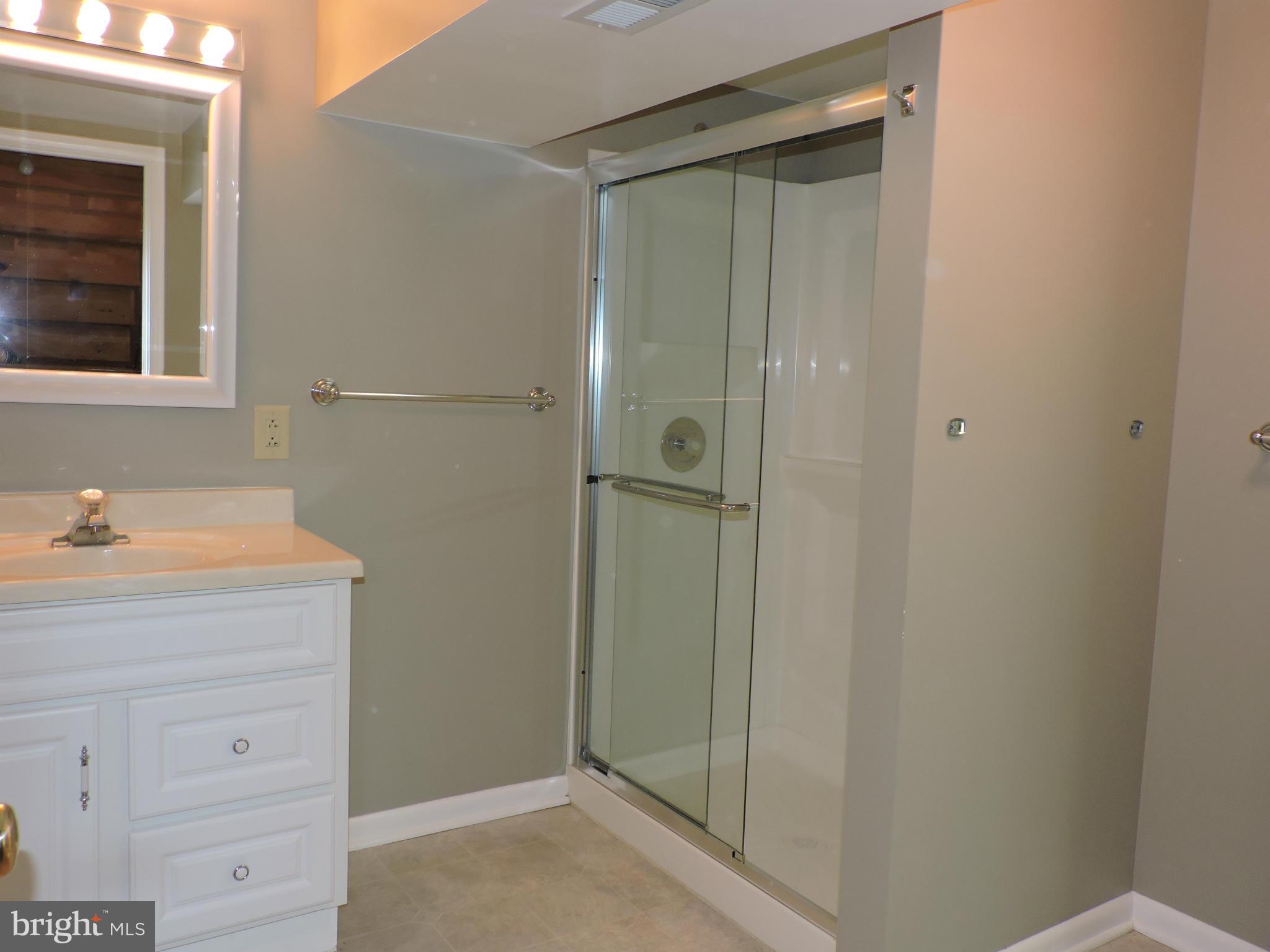 LAKE RIDGE/PROMONTRY OAK - Residential Lease