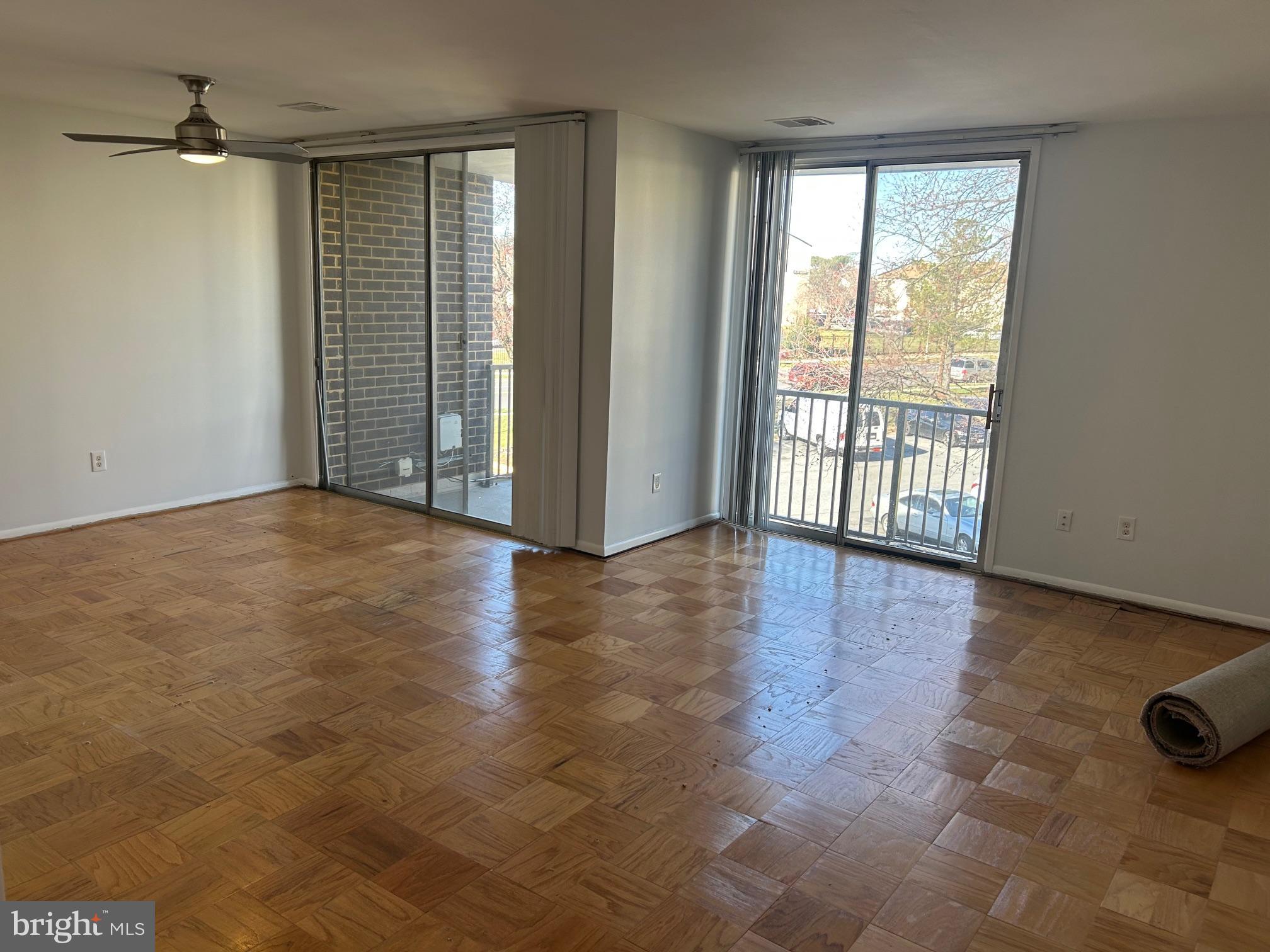 PINES CONDO 01 - Residential