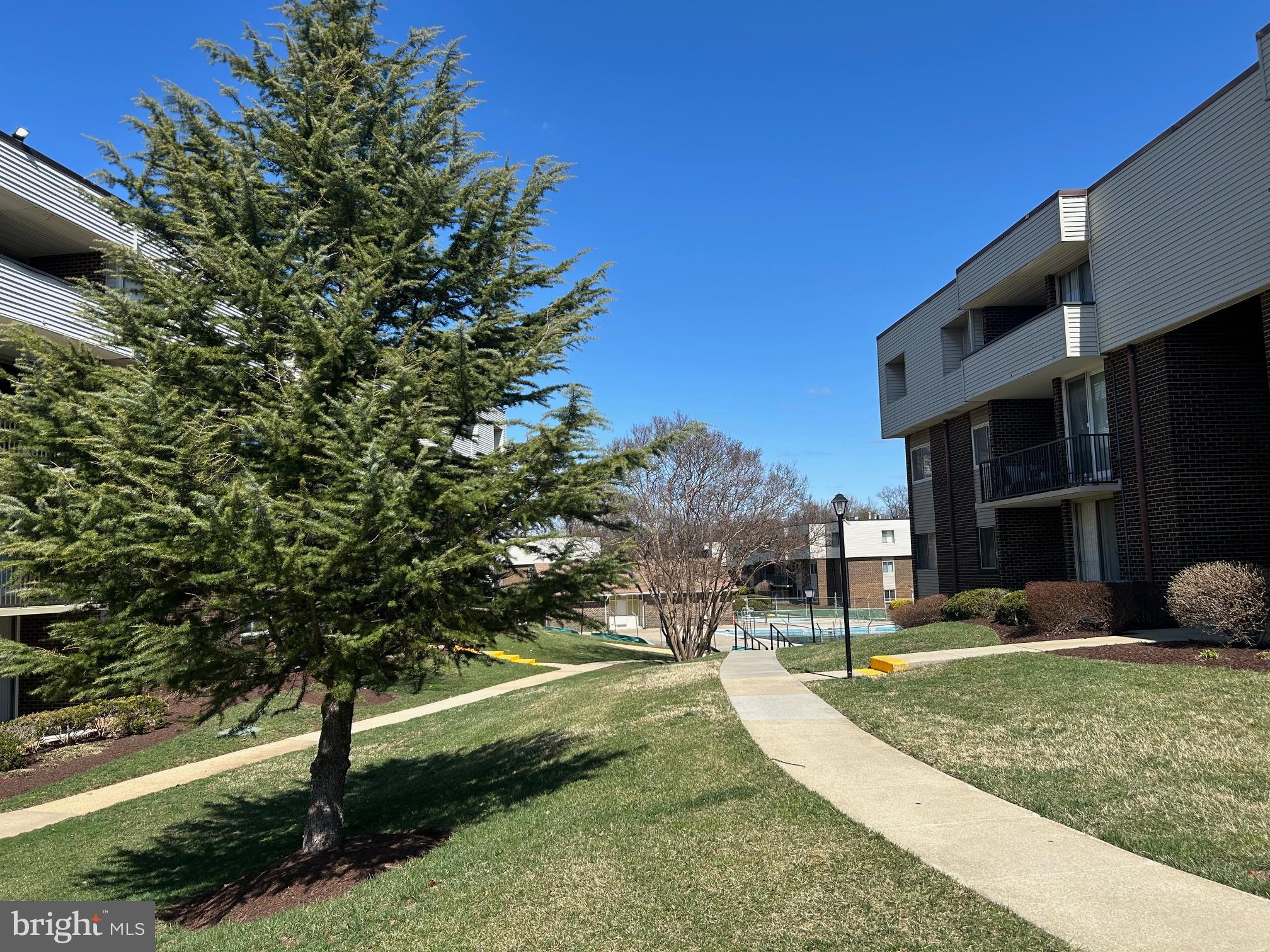 PINES CONDO 01 - Residential