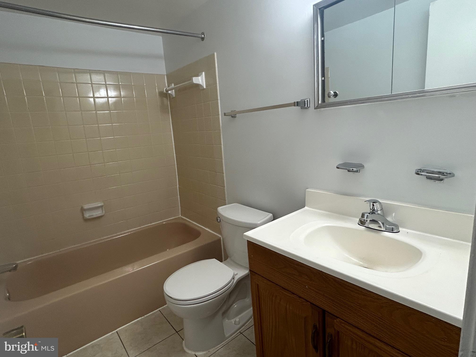 PINES CONDO 01 - Residential