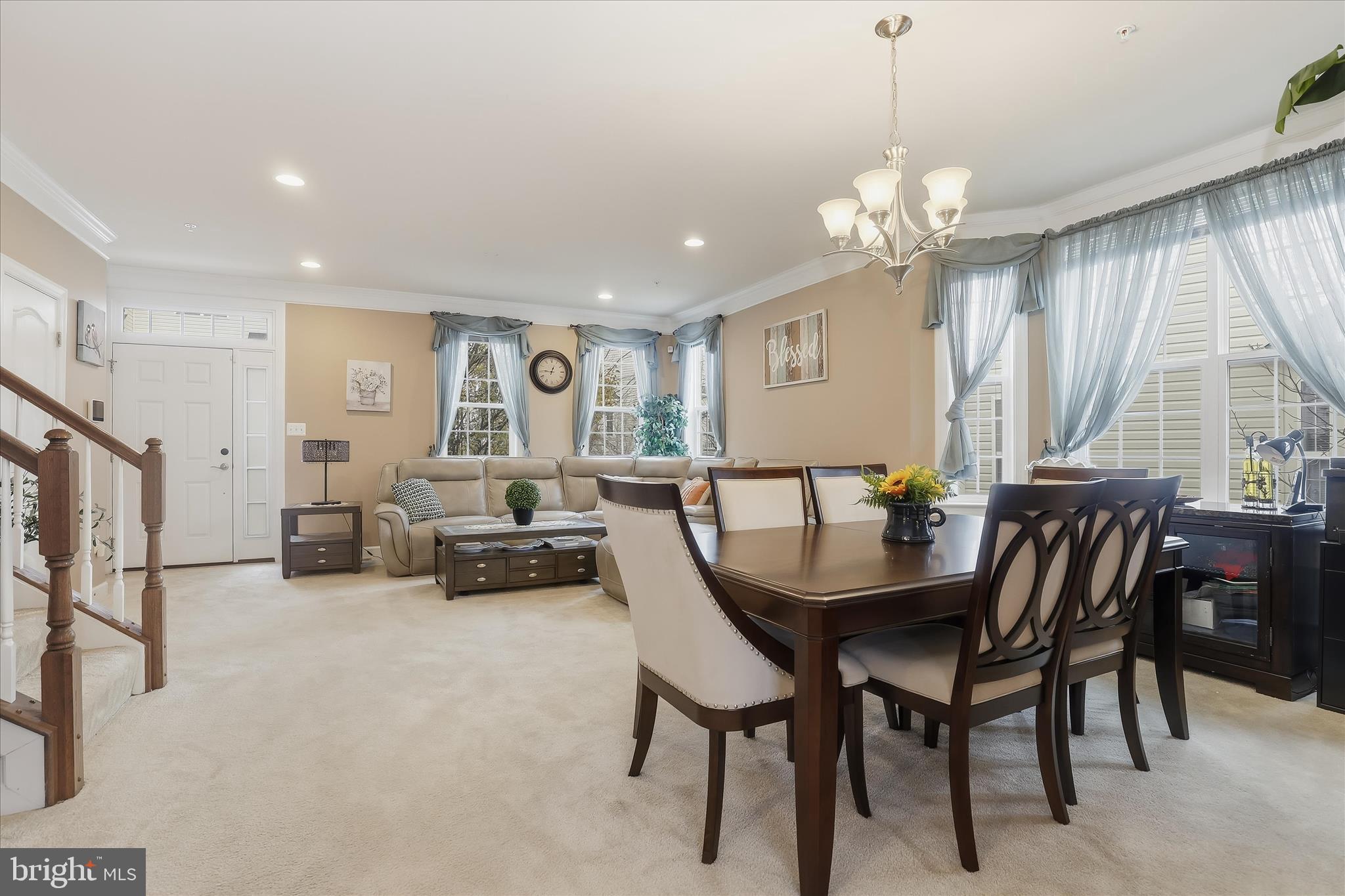 2116 GARDEN GROVE LANE