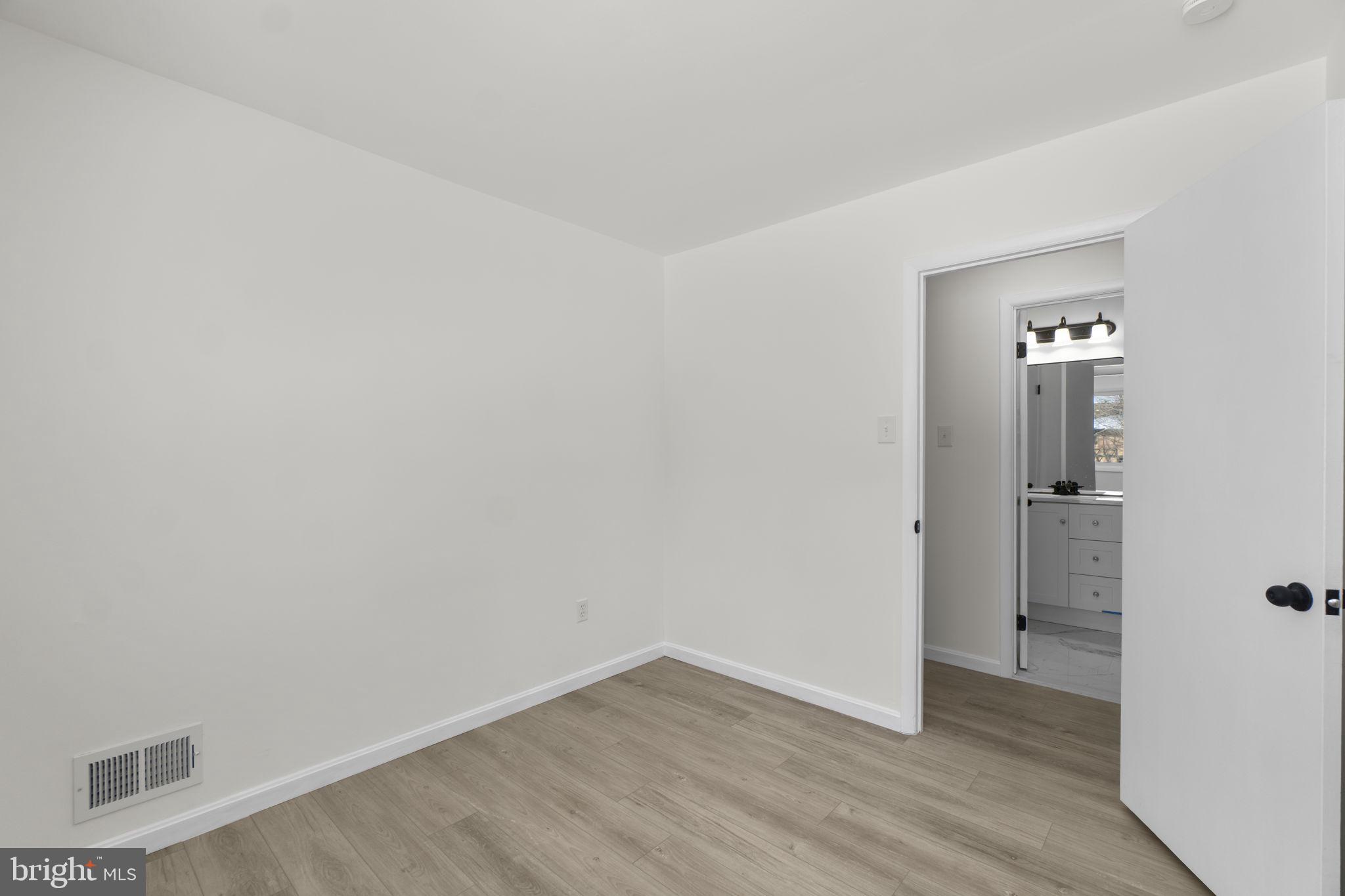 VILLAGE OF OAKLAND MILLS - Residential