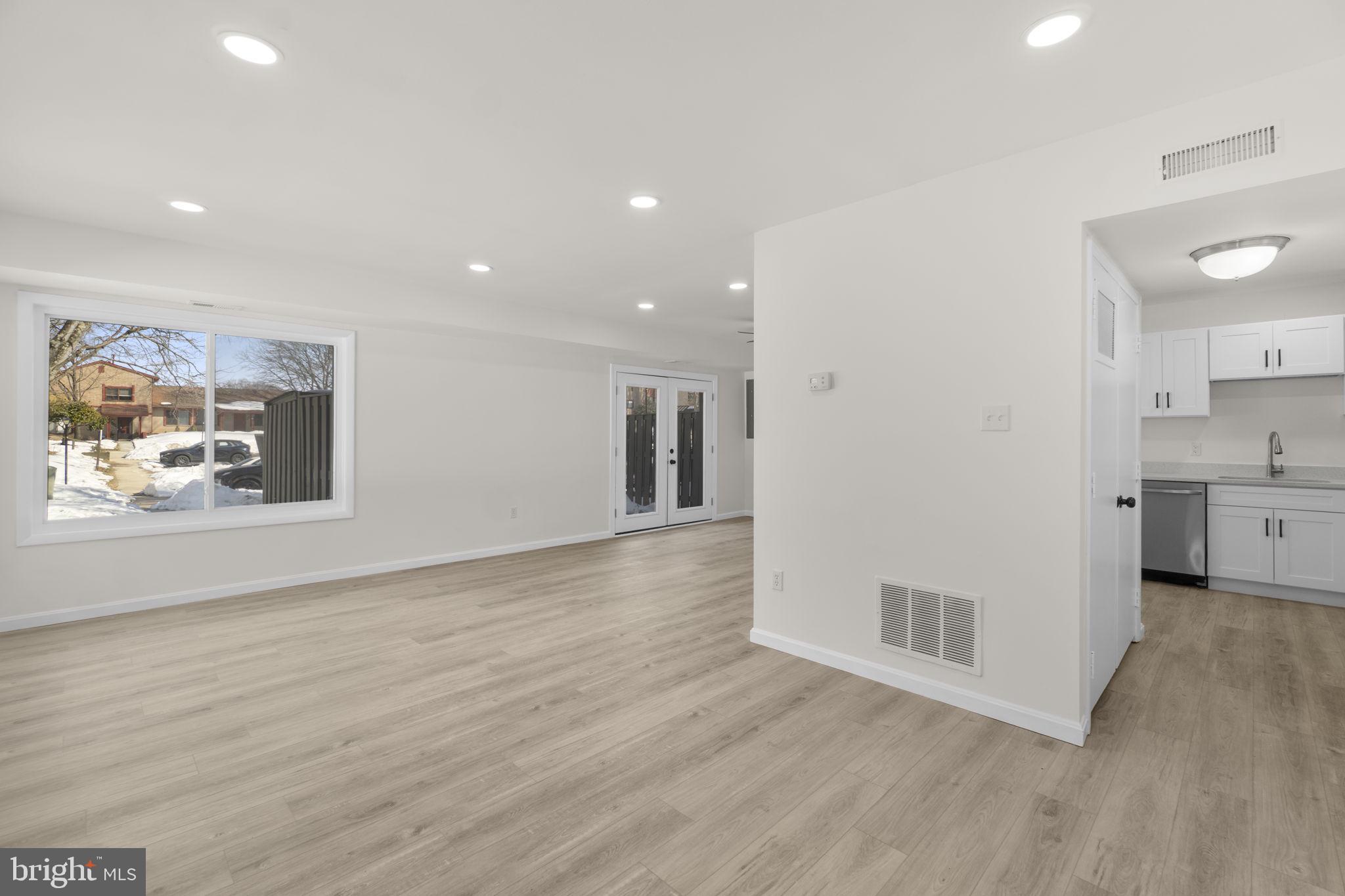 VILLAGE OF OAKLAND MILLS - Residential