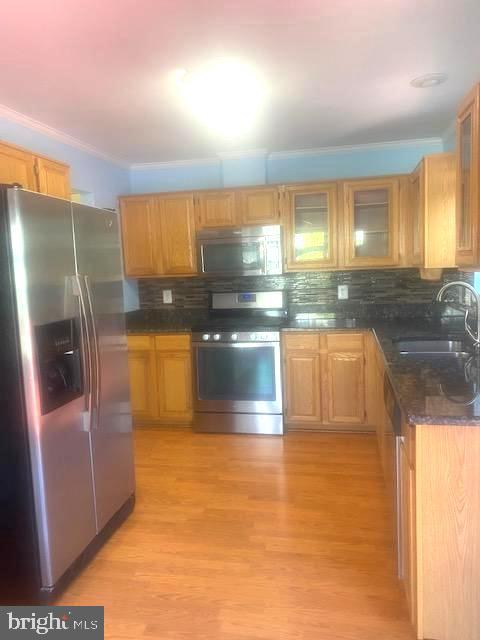 RIDGEFIELD VILLAGE - Residential Lease