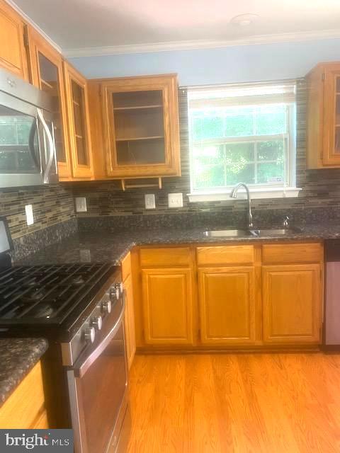 RIDGEFIELD VILLAGE - Residential Lease