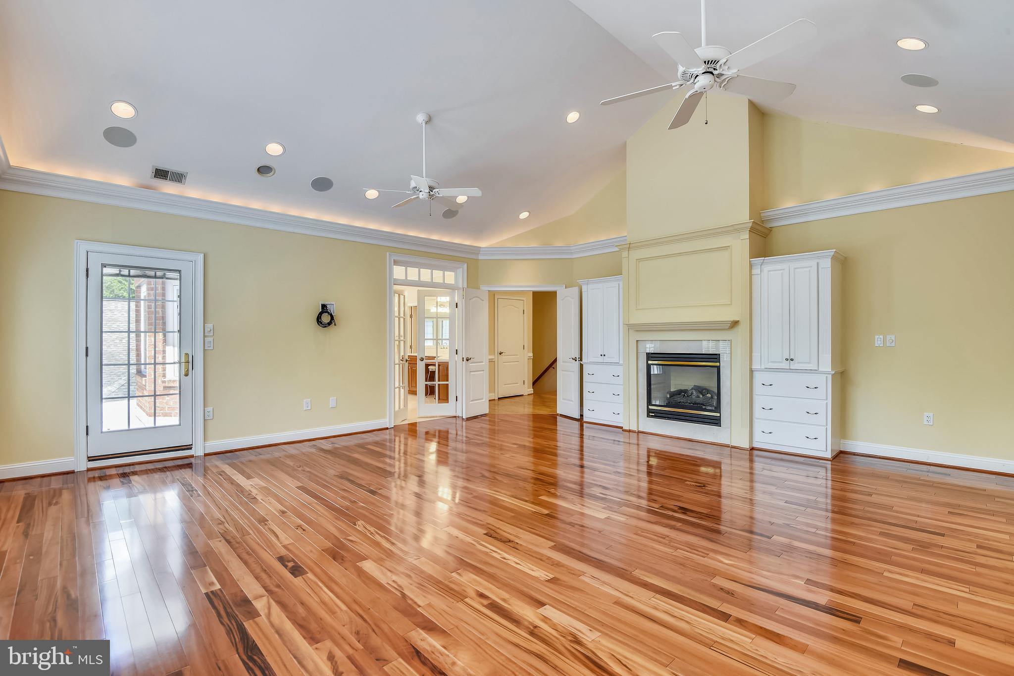 SOUTH RIVER COLONY - Residential