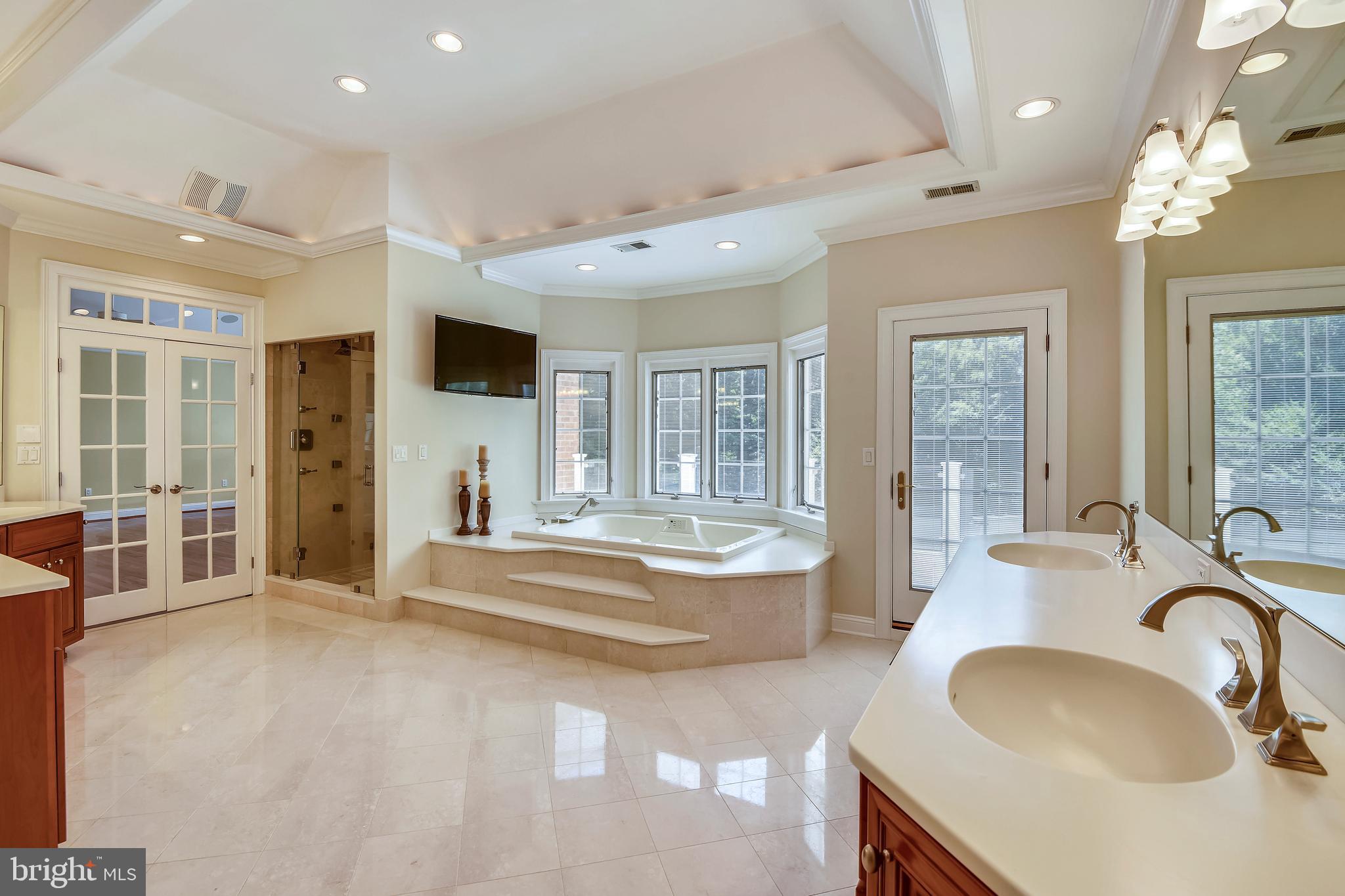 SOUTH RIVER COLONY - Residential