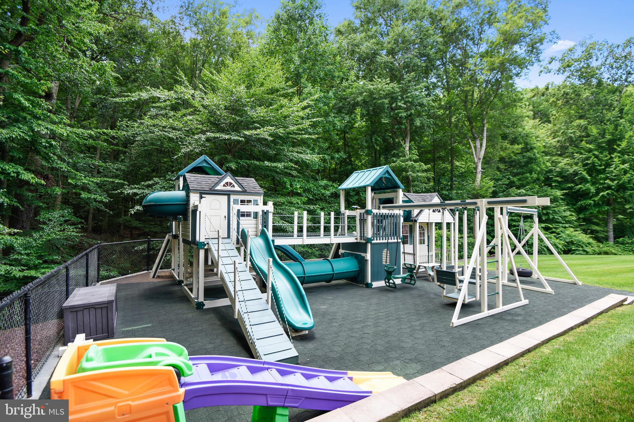 SOUTH RIVER COLONY - Residential