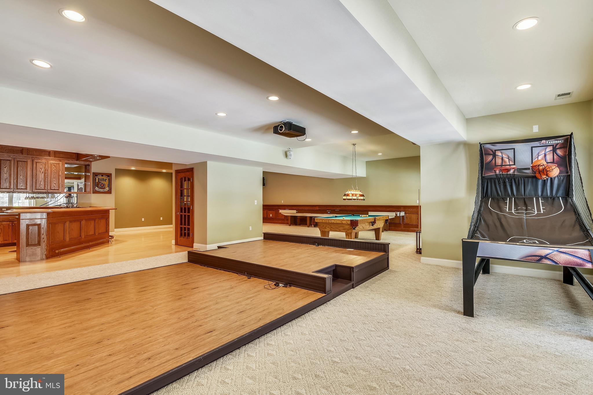 SOUTH RIVER COLONY - Residential