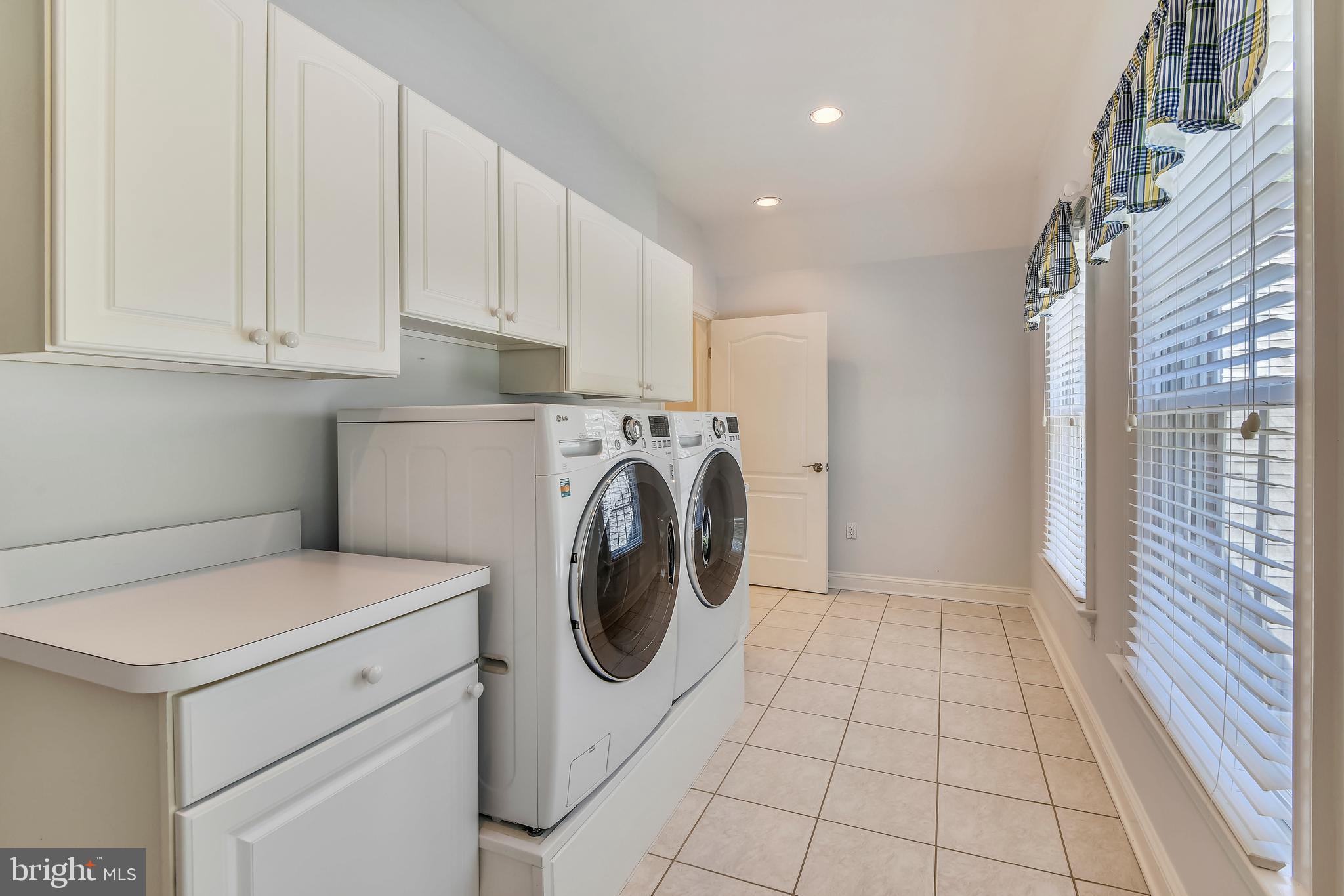 SOUTH RIVER COLONY - Residential