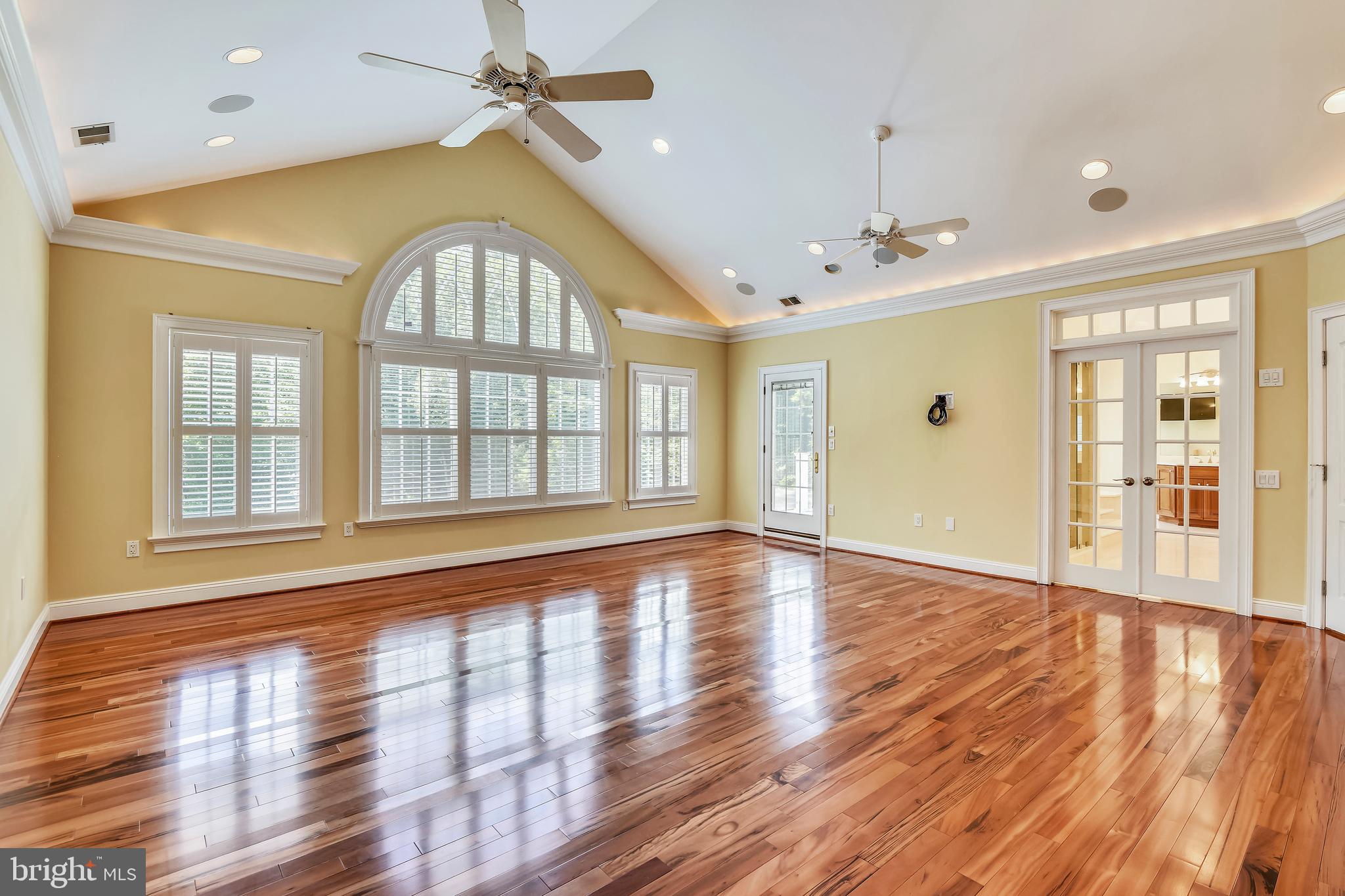 SOUTH RIVER COLONY - Residential