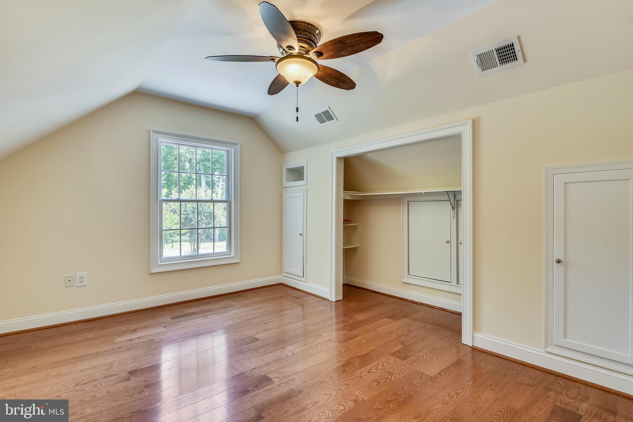 SOUTH RIVER COLONY - Residential