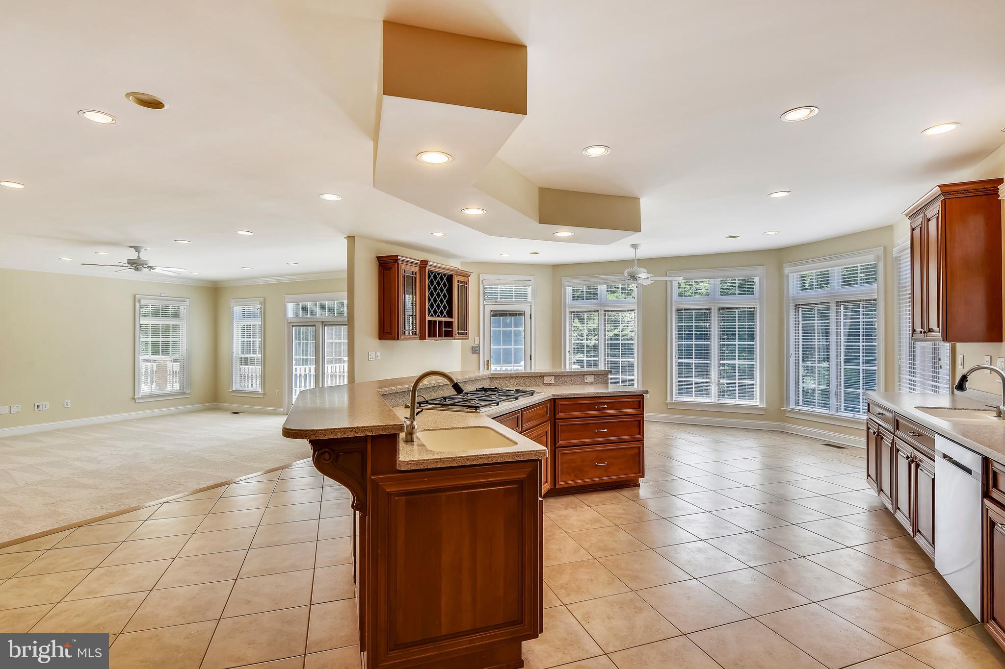 SOUTH RIVER COLONY - Residential