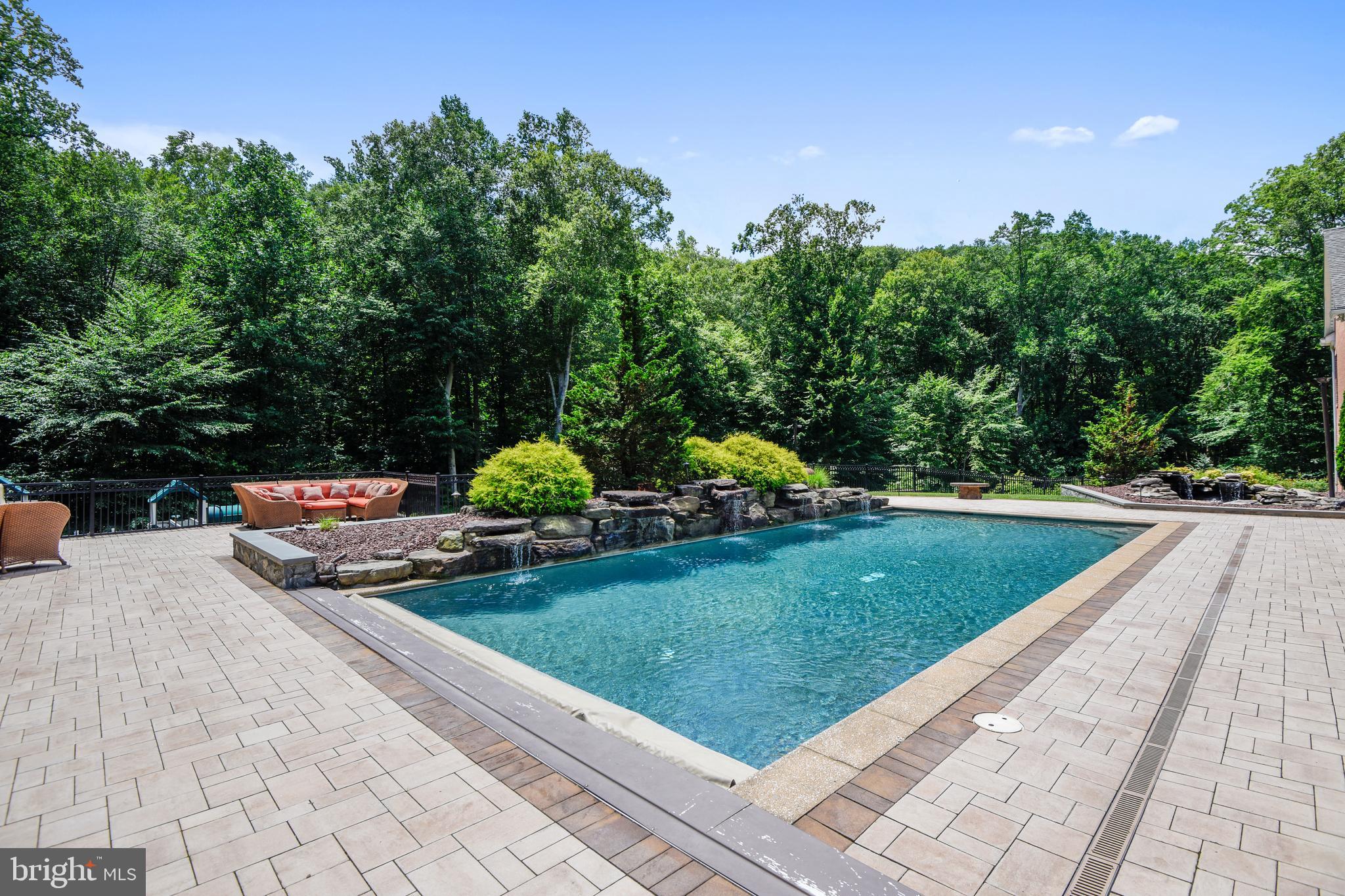 SOUTH RIVER COLONY - Residential