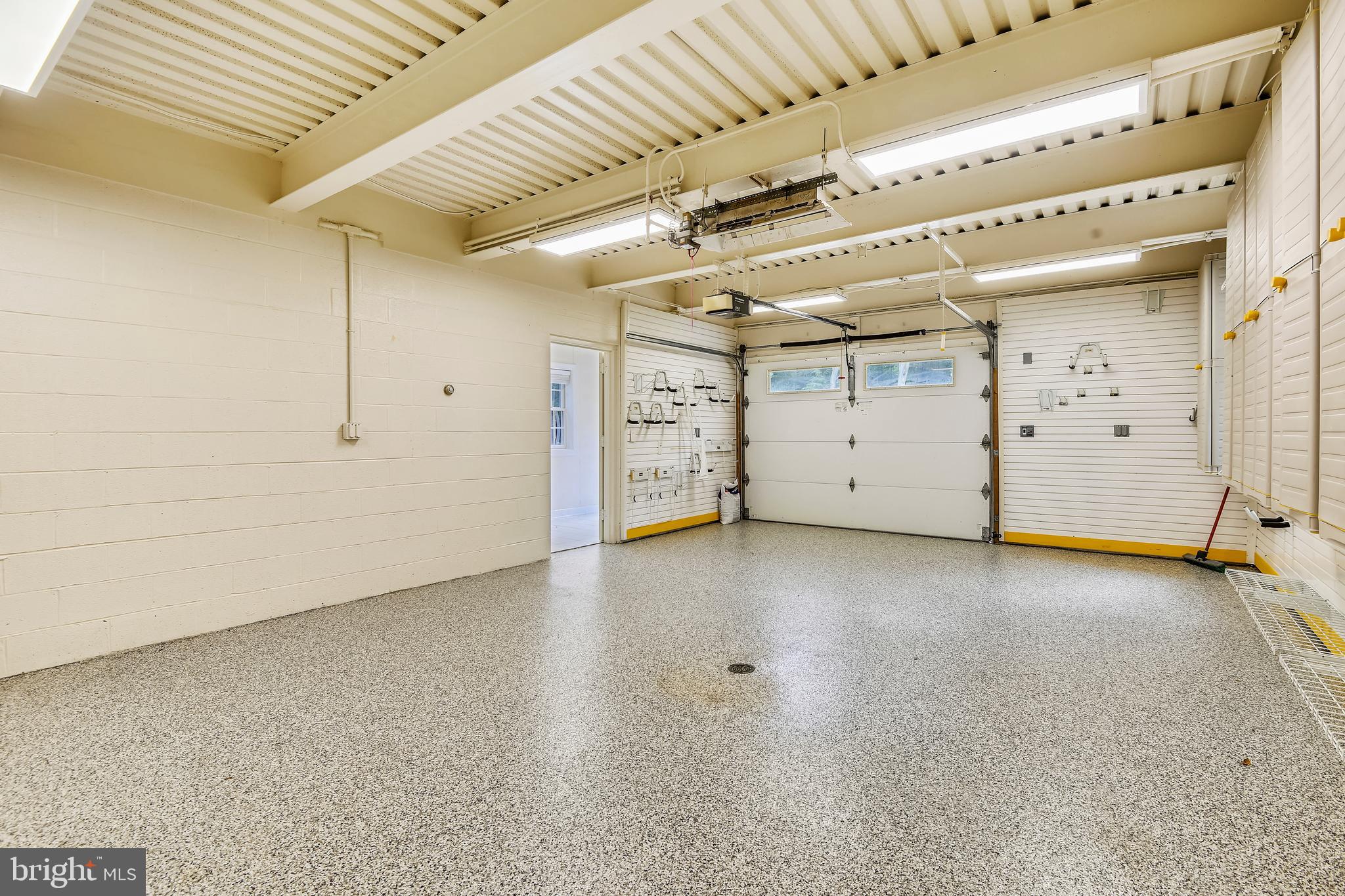 SOUTH RIVER COLONY - Residential