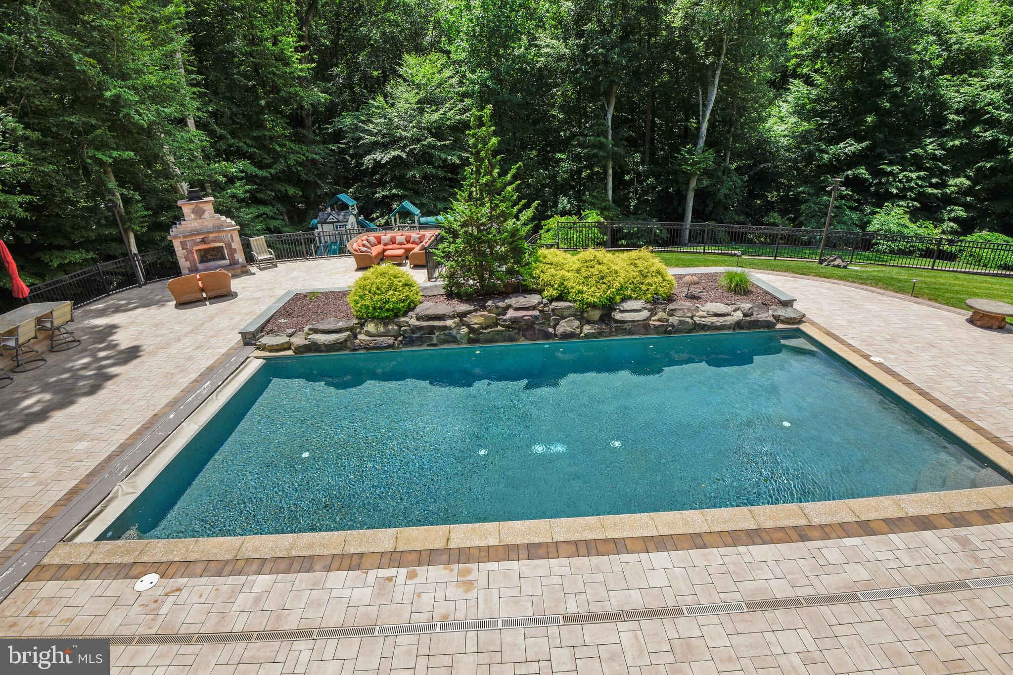 SOUTH RIVER COLONY - Residential