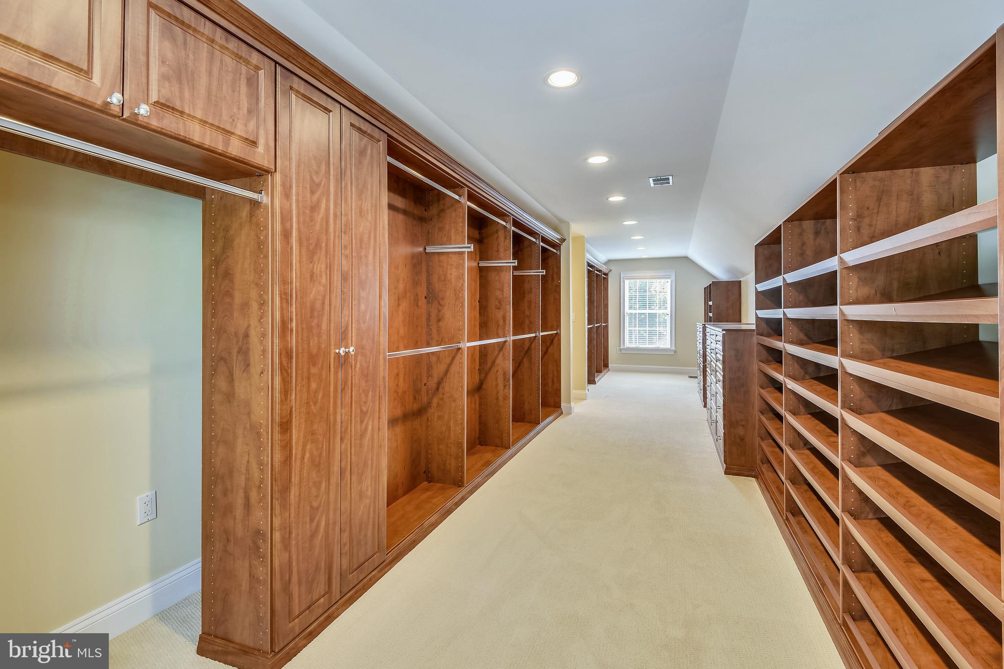 SOUTH RIVER COLONY - Residential