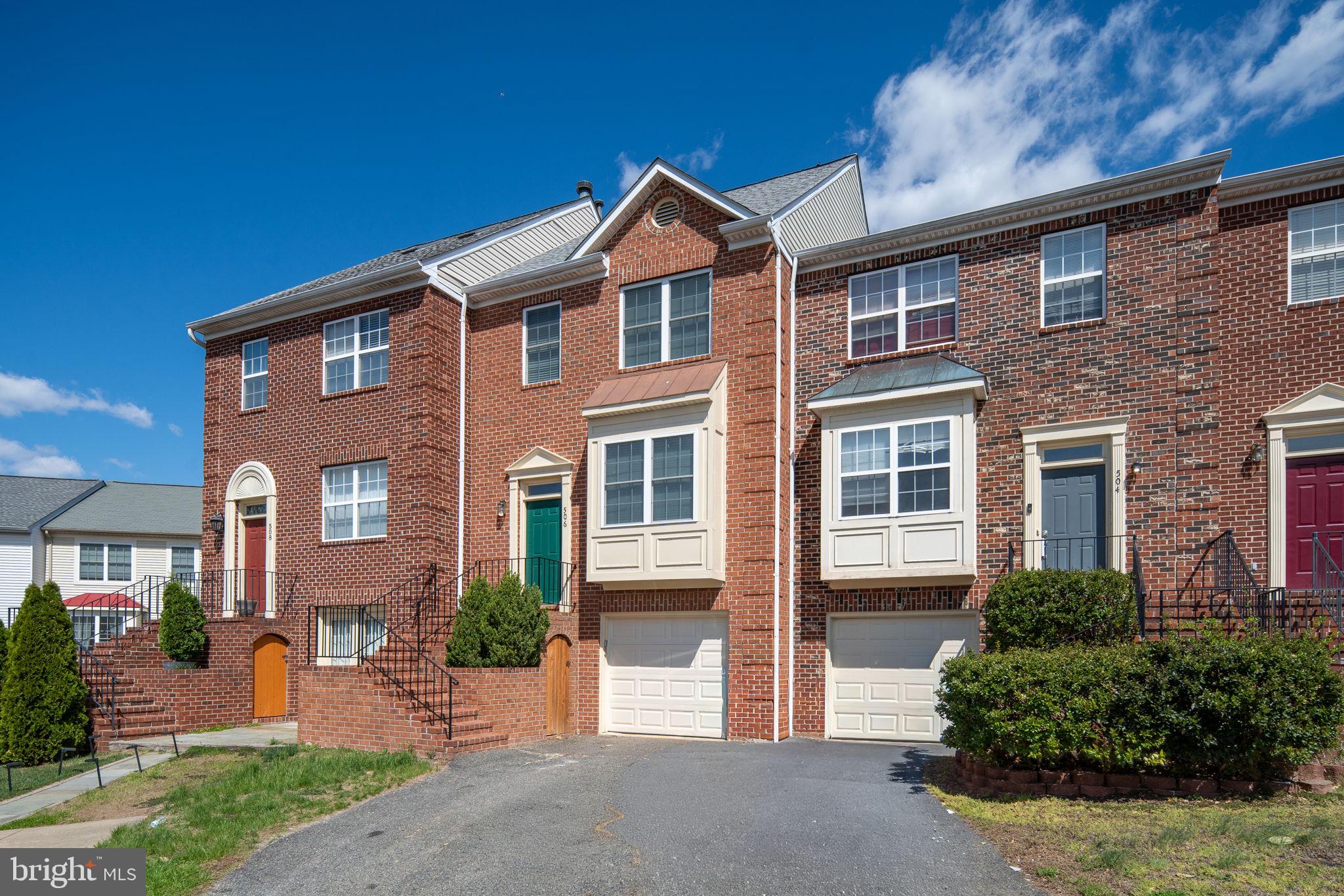 COURTS AT STAFFORD - Residential