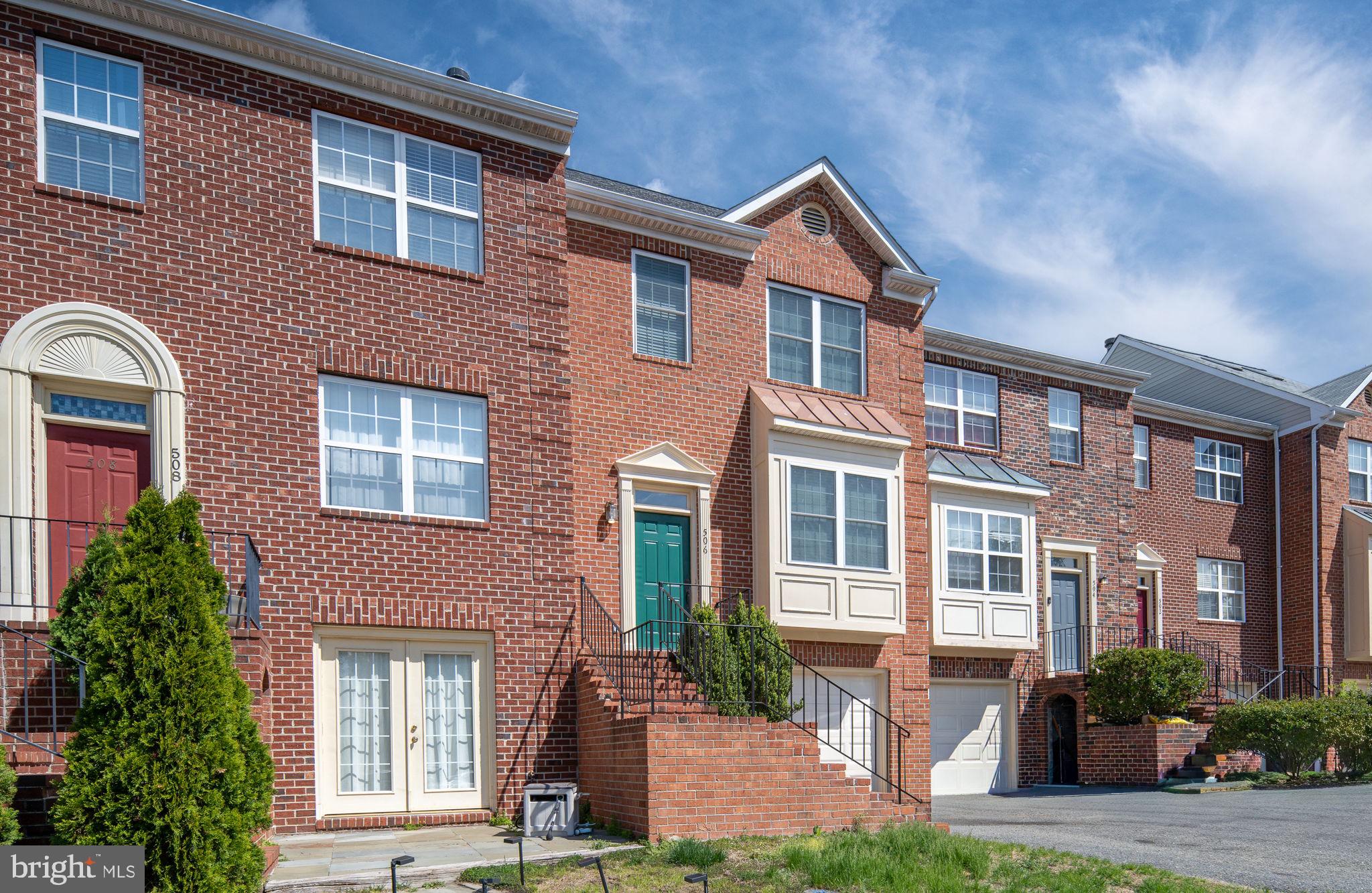 COURTS AT STAFFORD - Residential