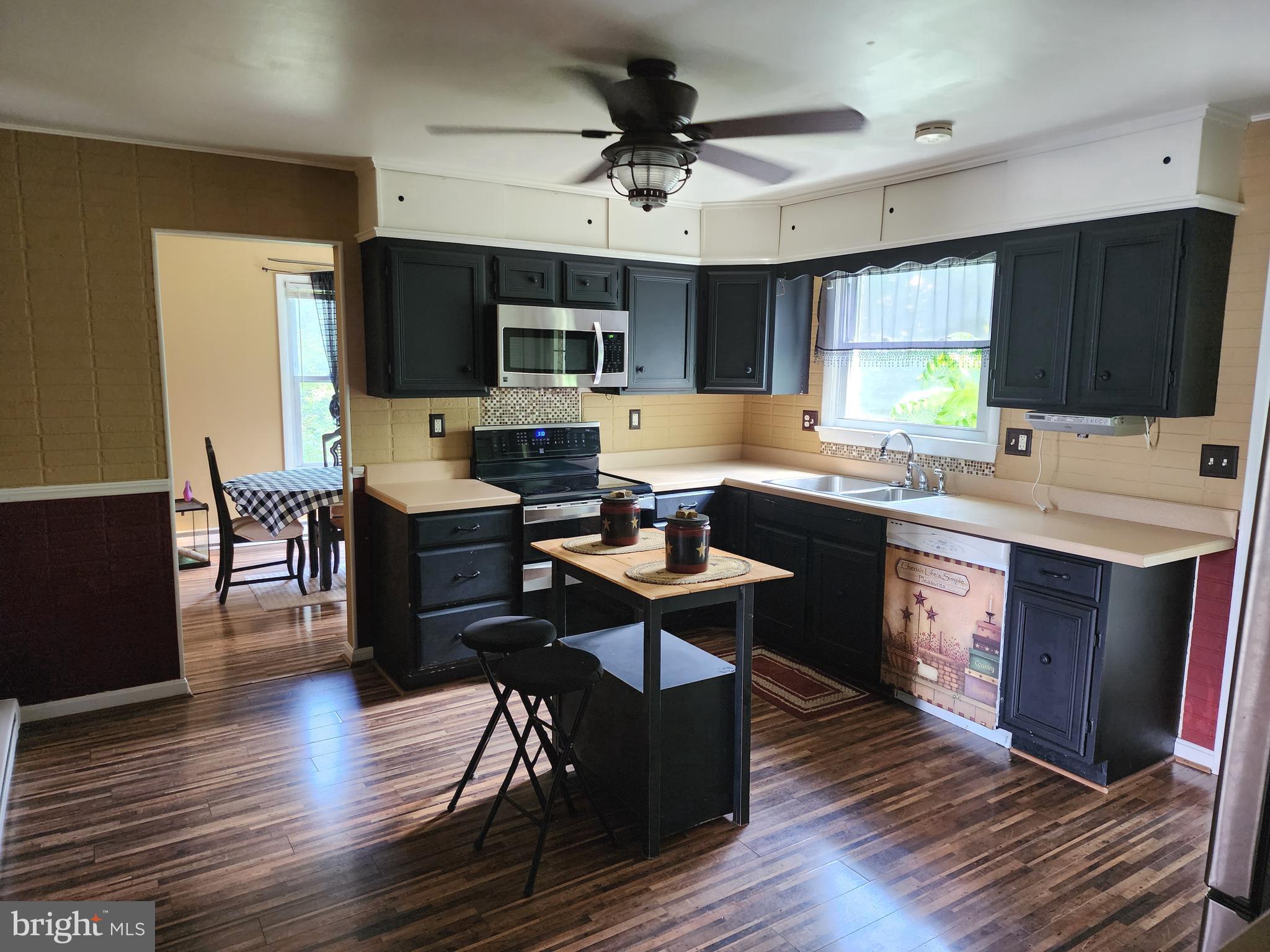 BRADDOCK ESTATES - Residential