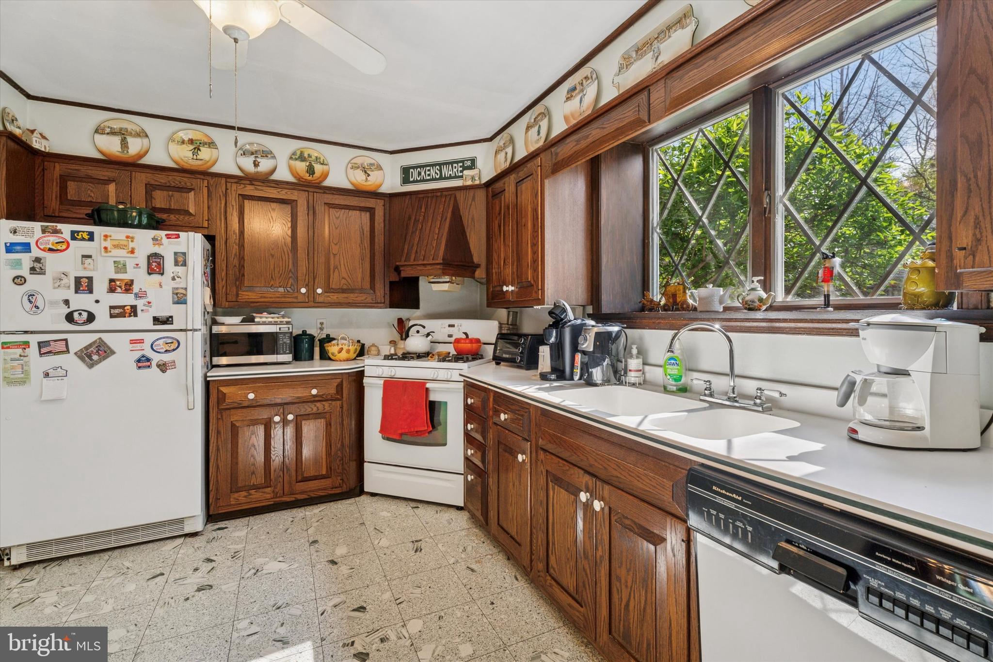 BLUE BELL GDNS - Residential