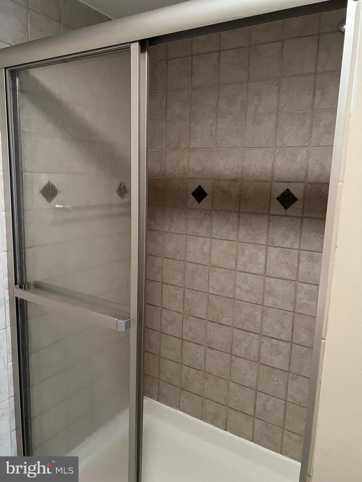 FOUNTAIN HEAD - Residential Lease