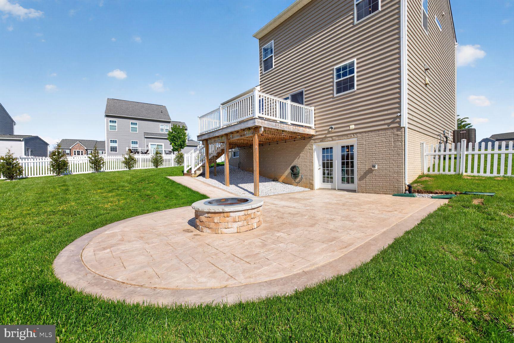 WEST FIELDS - Residential