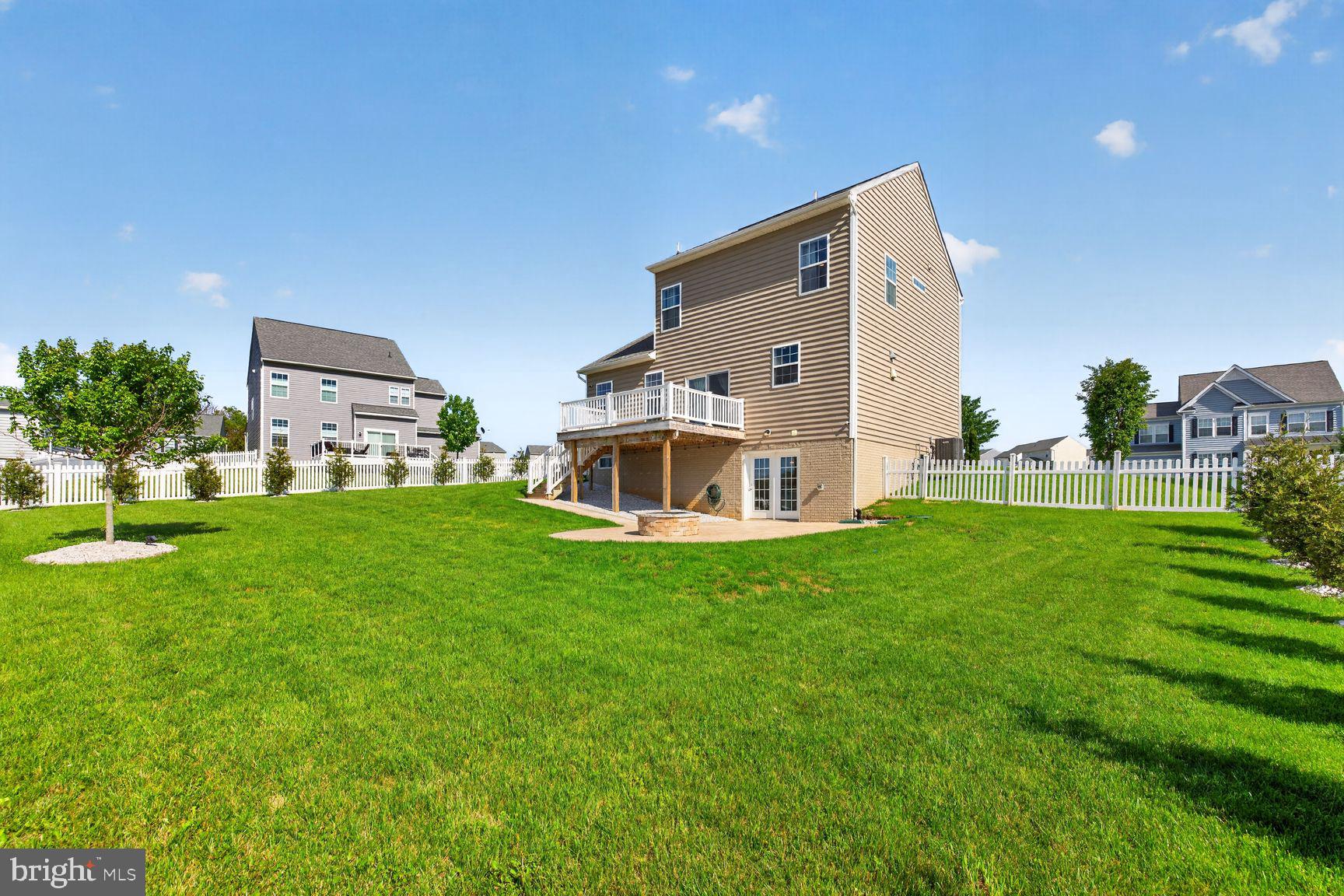 WEST FIELDS - Residential