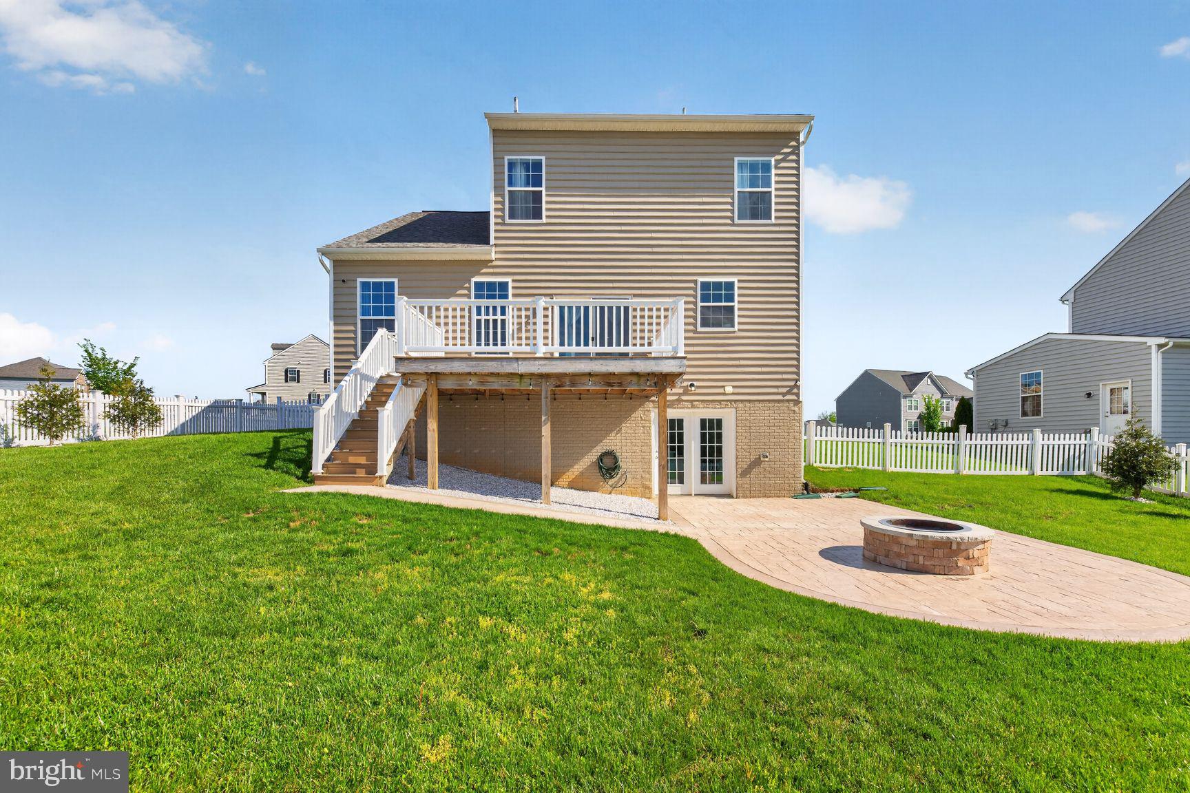 WEST FIELDS - Residential