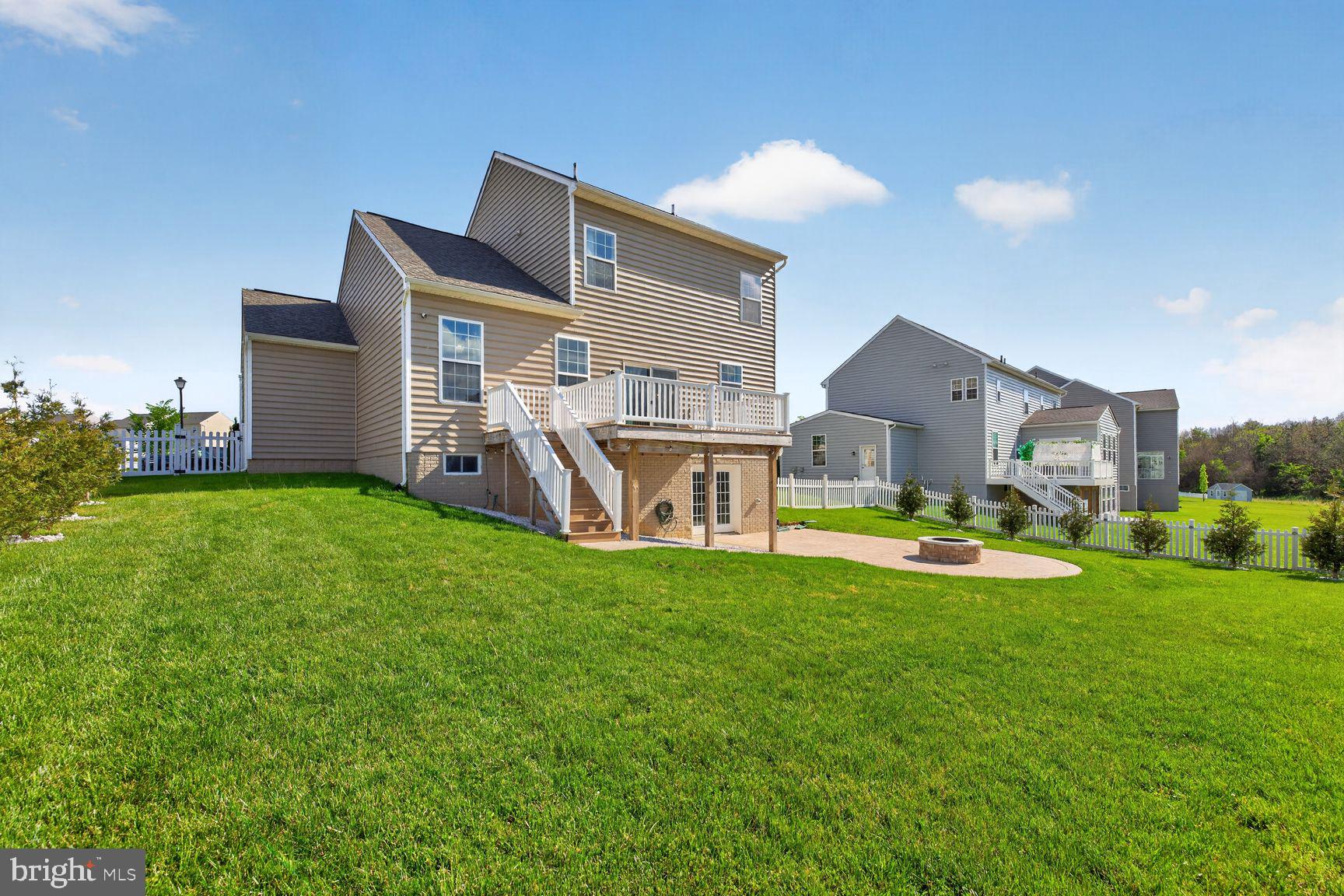 WEST FIELDS - Residential