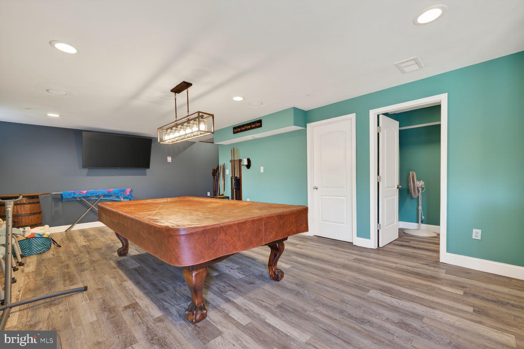 WEST FIELDS - Residential