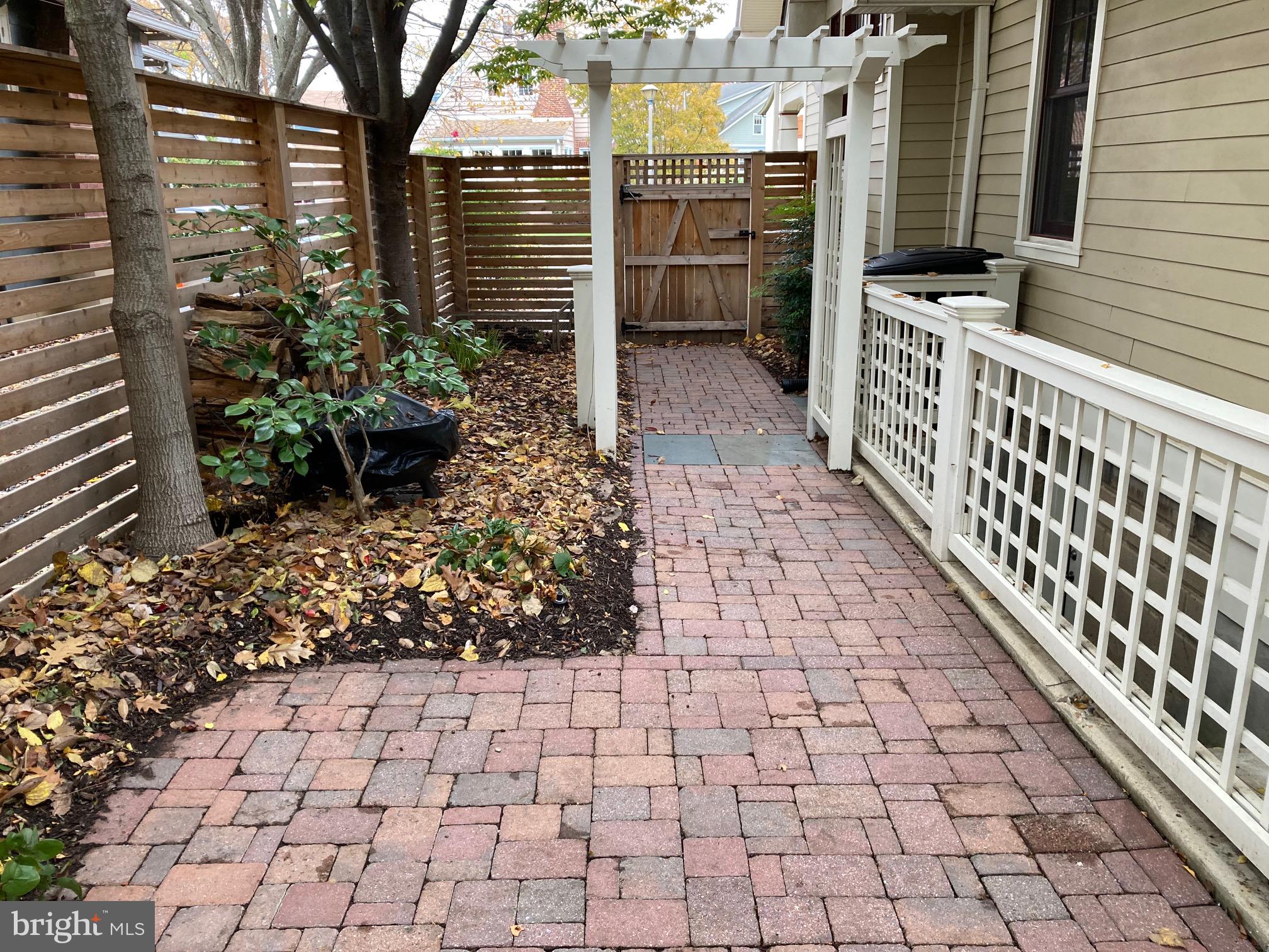 LYON VILLAGE - Residential