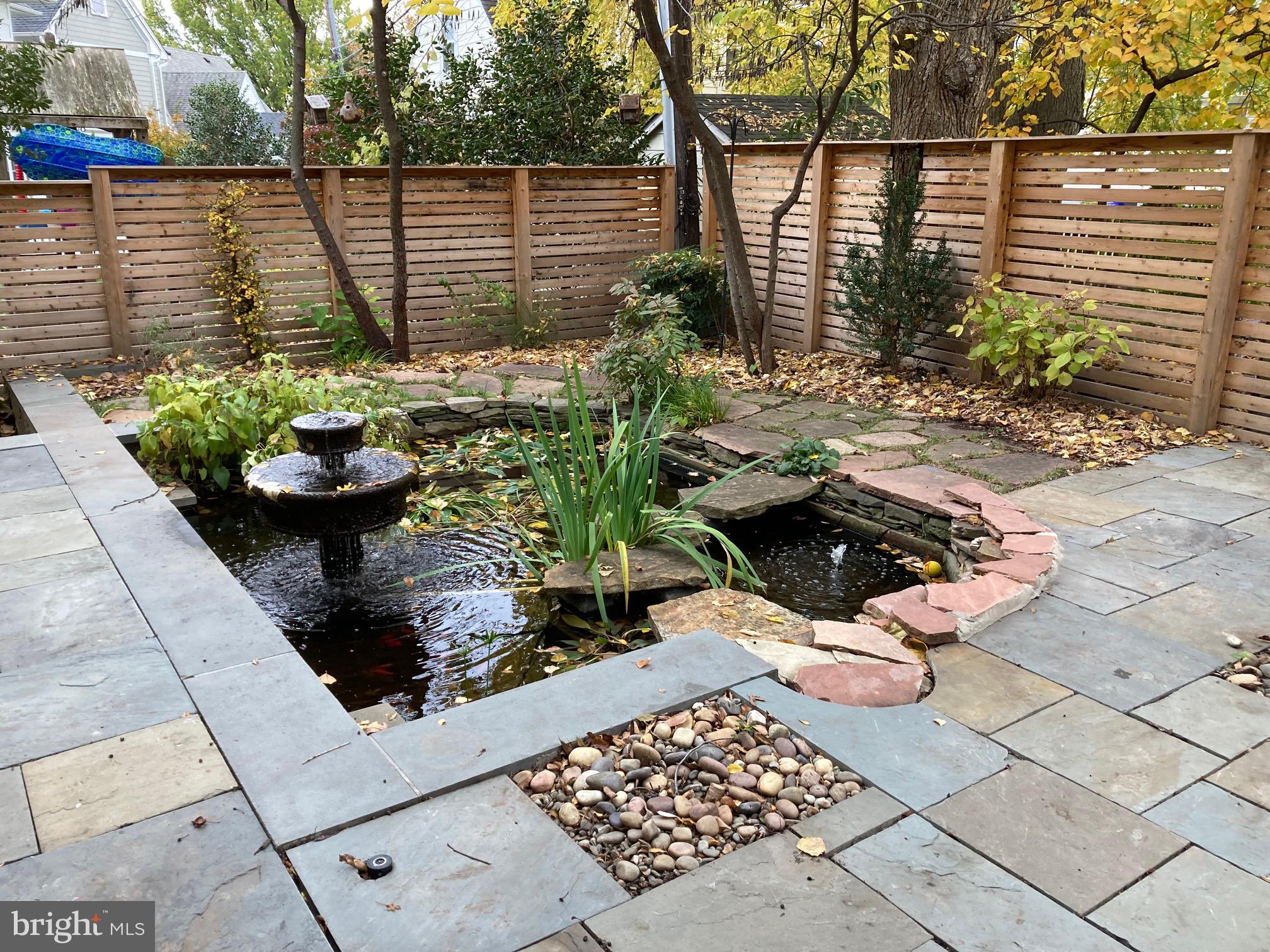 LYON VILLAGE - Residential