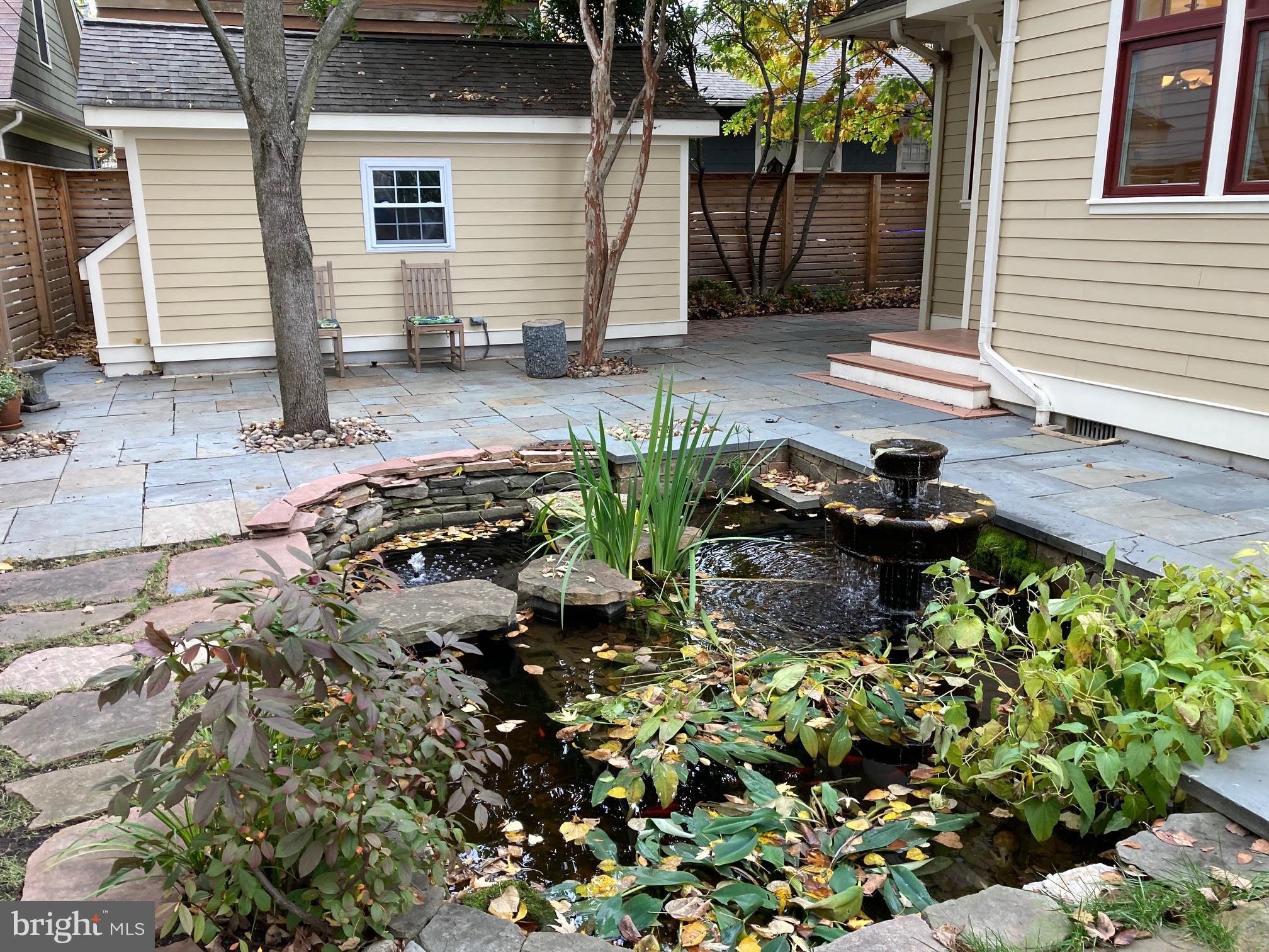 LYON VILLAGE - Residential