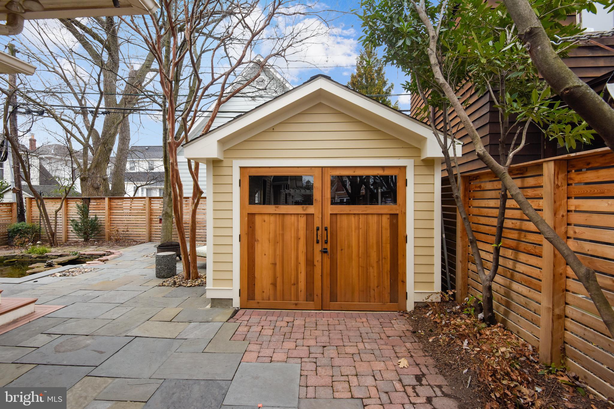 LYON VILLAGE - Residential