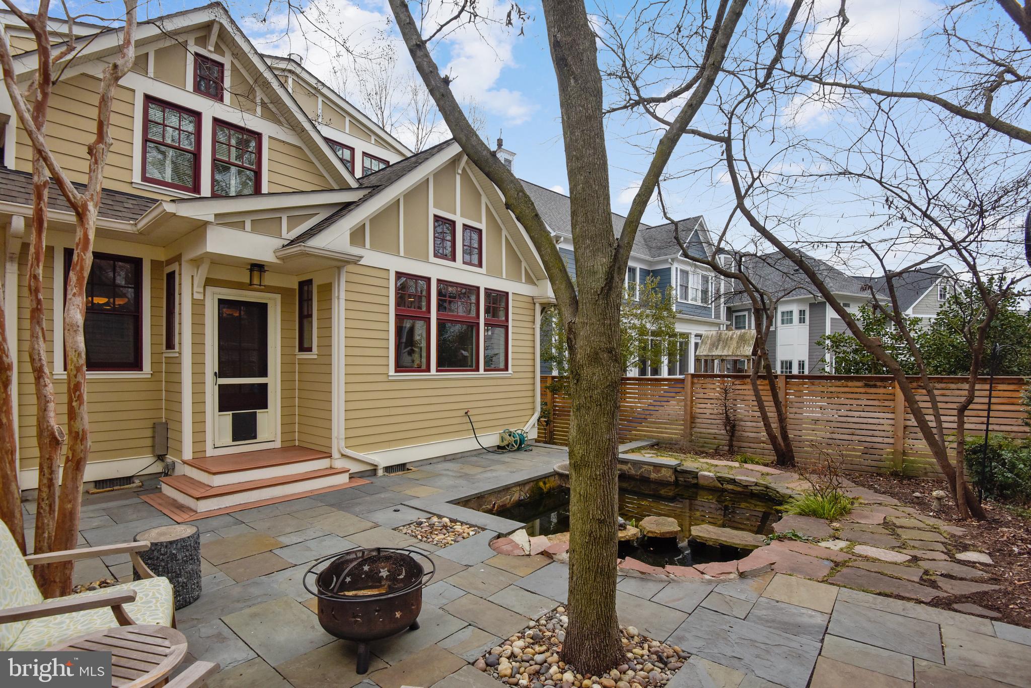 LYON VILLAGE - Residential