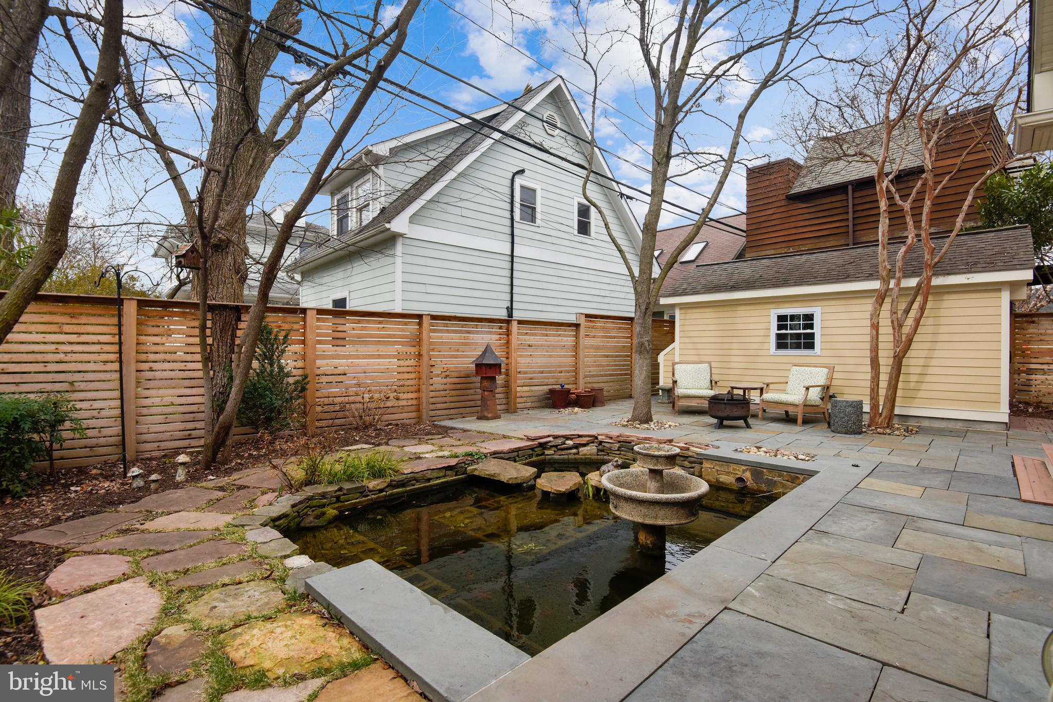 LYON VILLAGE - Residential