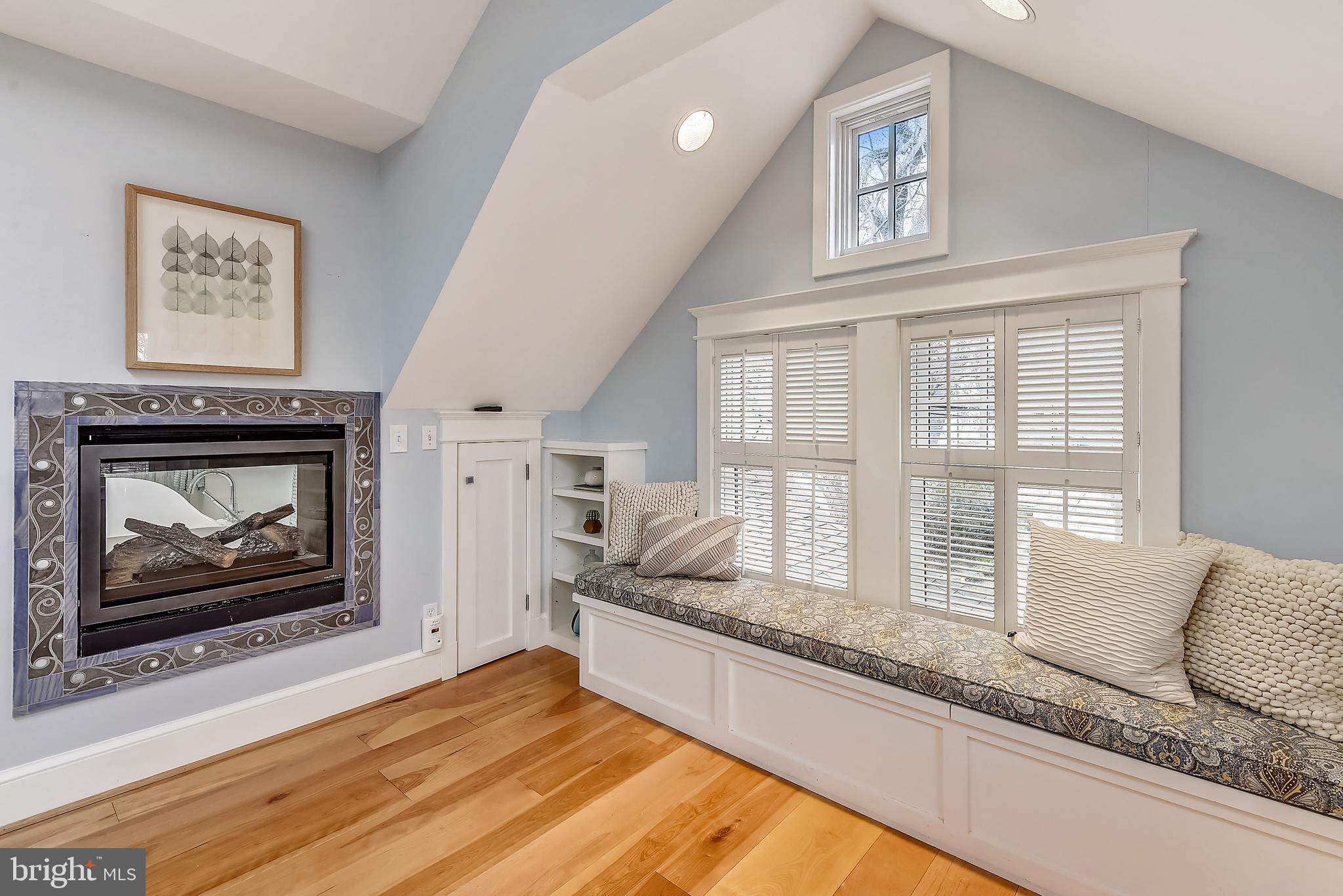 LYON VILLAGE - Residential