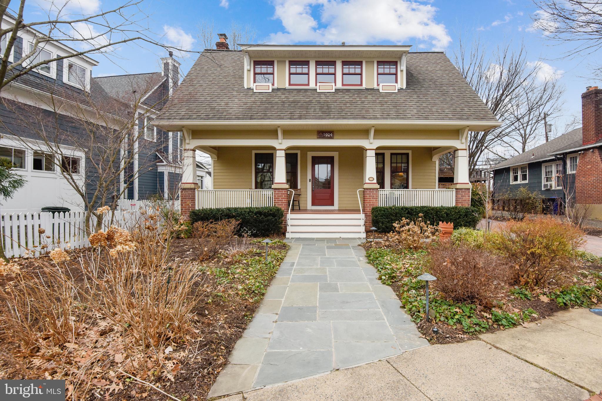 LYON VILLAGE - Residential